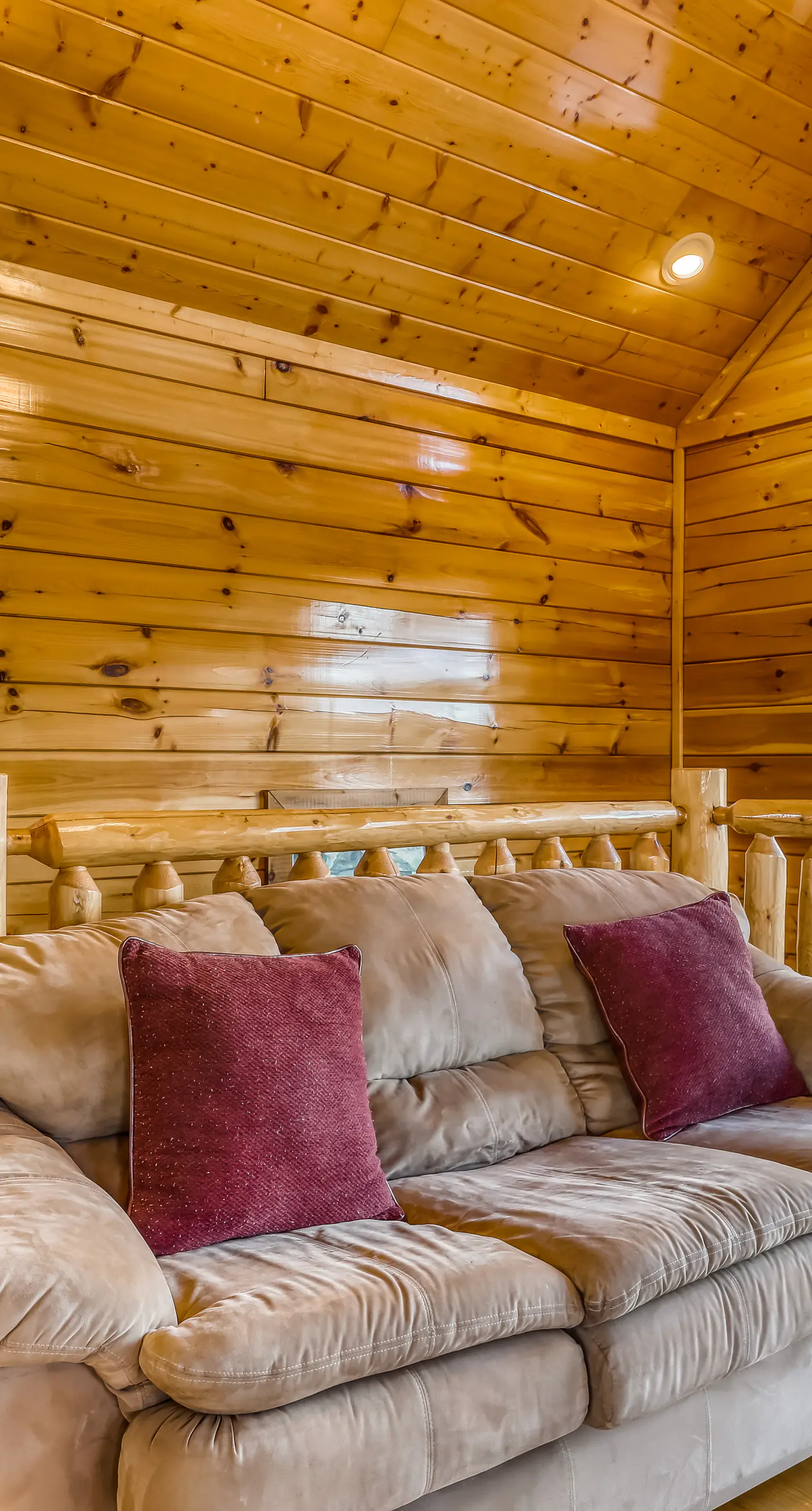 Charming Log cabin, Sleeps 6・Game Room・Hot Tub