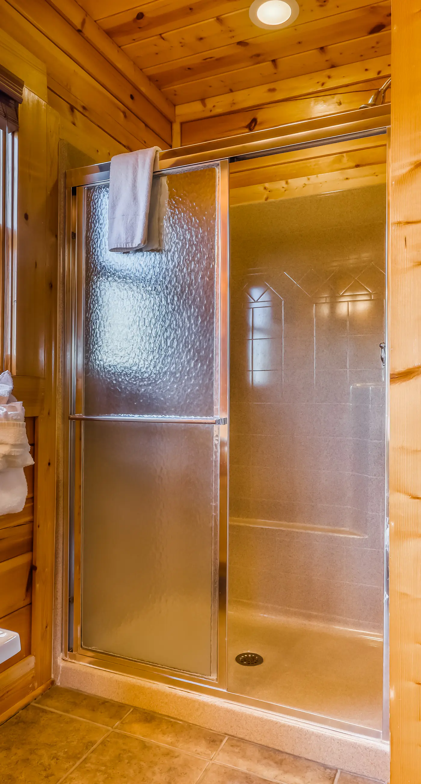 Charming Log cabin, Sleeps 6・Game Room・Hot Tub