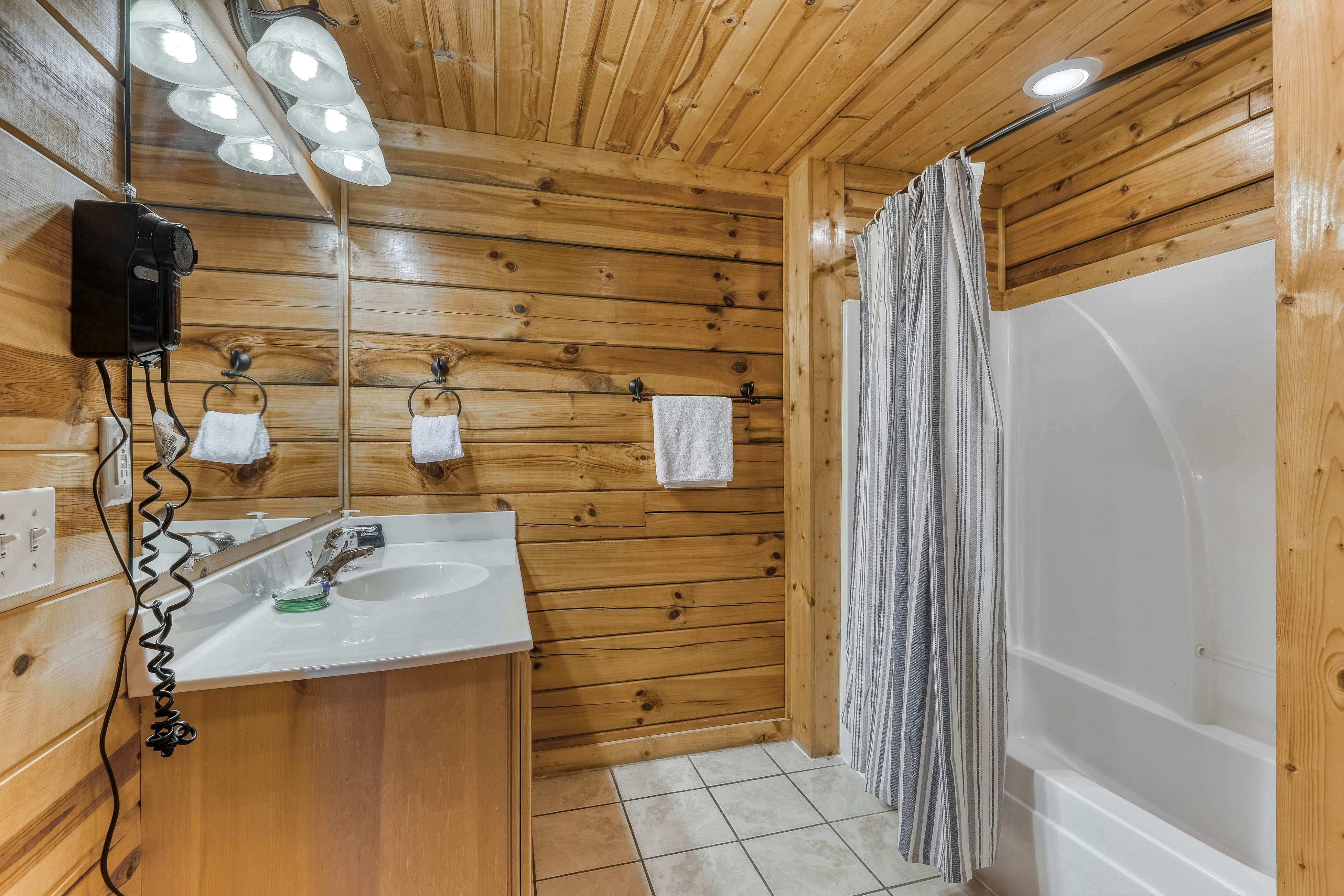 Family Cabin W Mtn View・Near Downtown・Theater