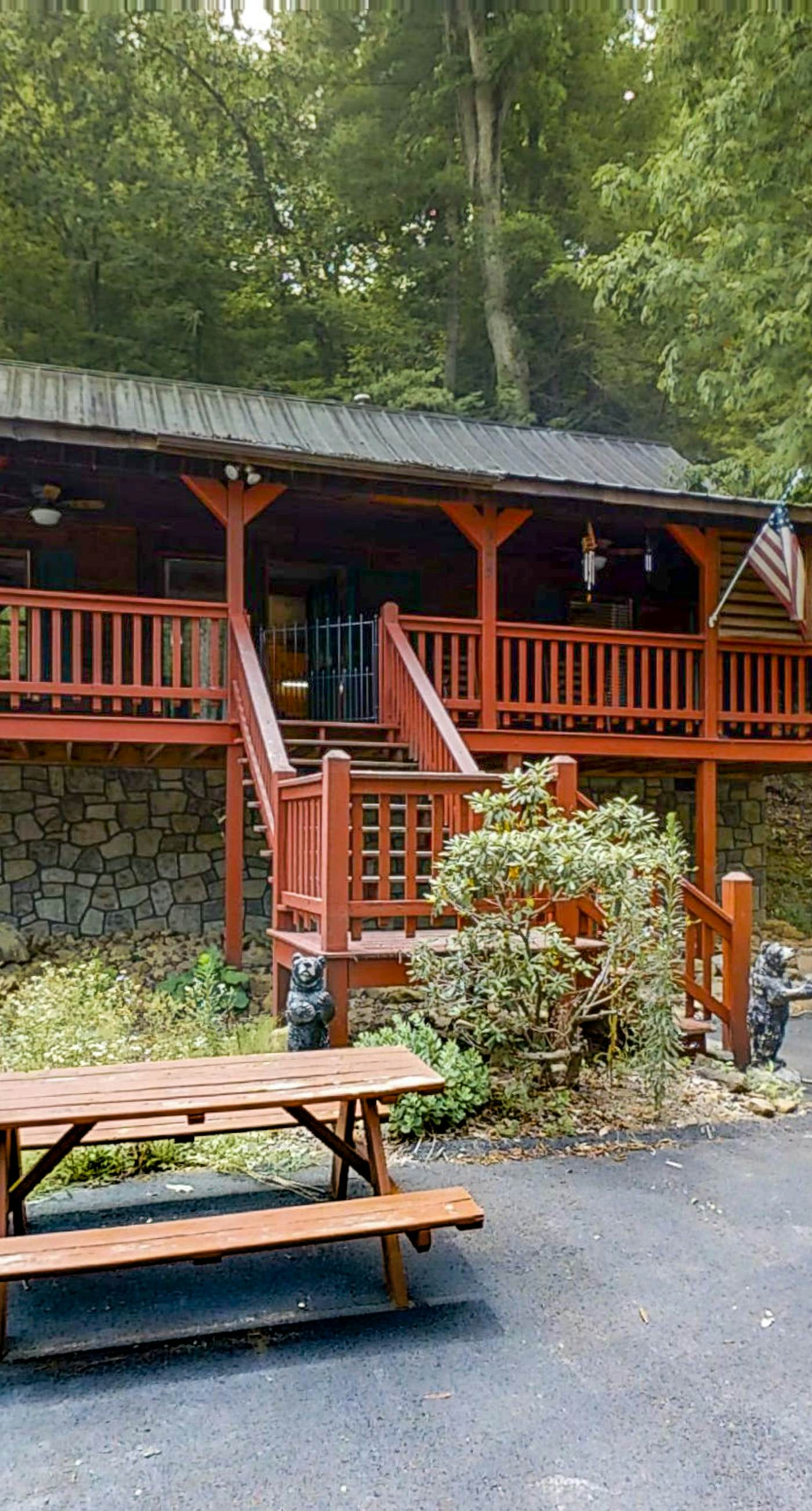 Charming Log Cabin N Bears Creek, Sleeps 4