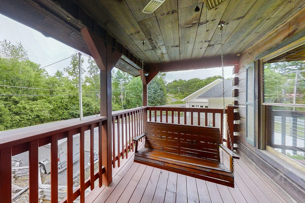 Charming Log Cabin N Bears Creek, Sleeps 4