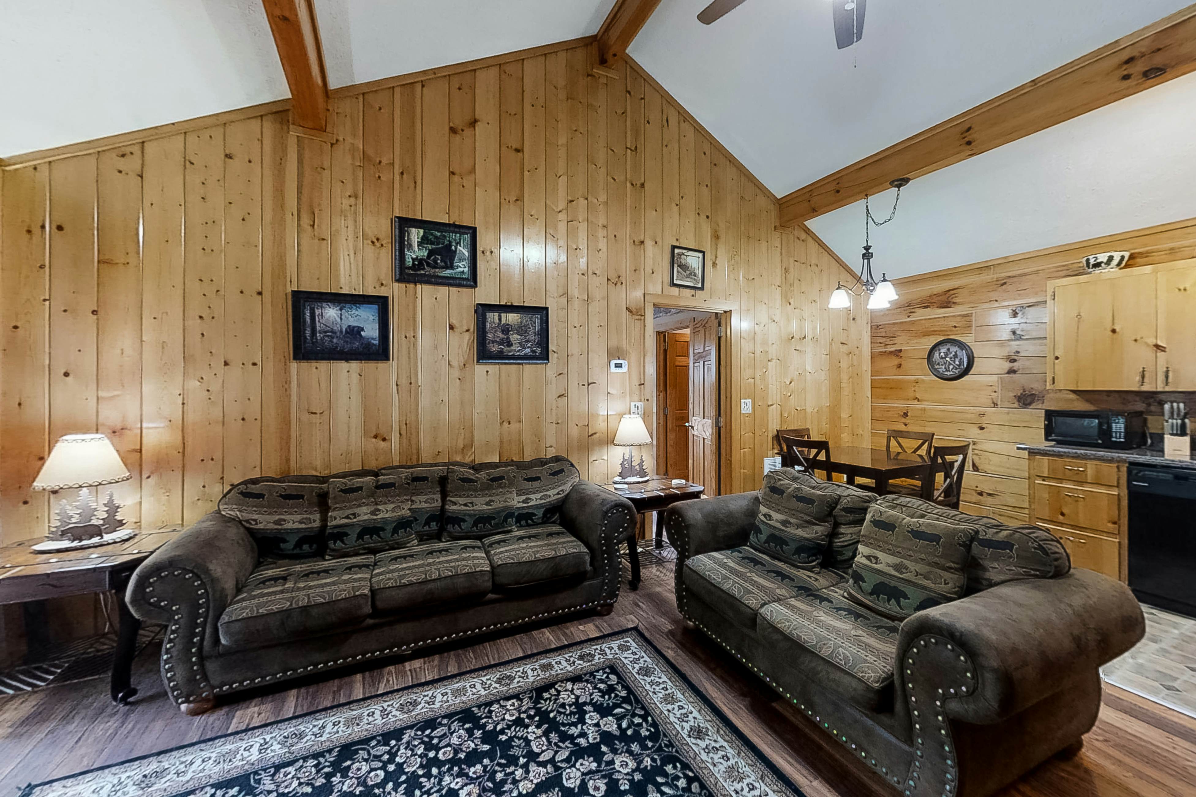 Charming Log Cabin N Bear’s Creek, Sleeps 4