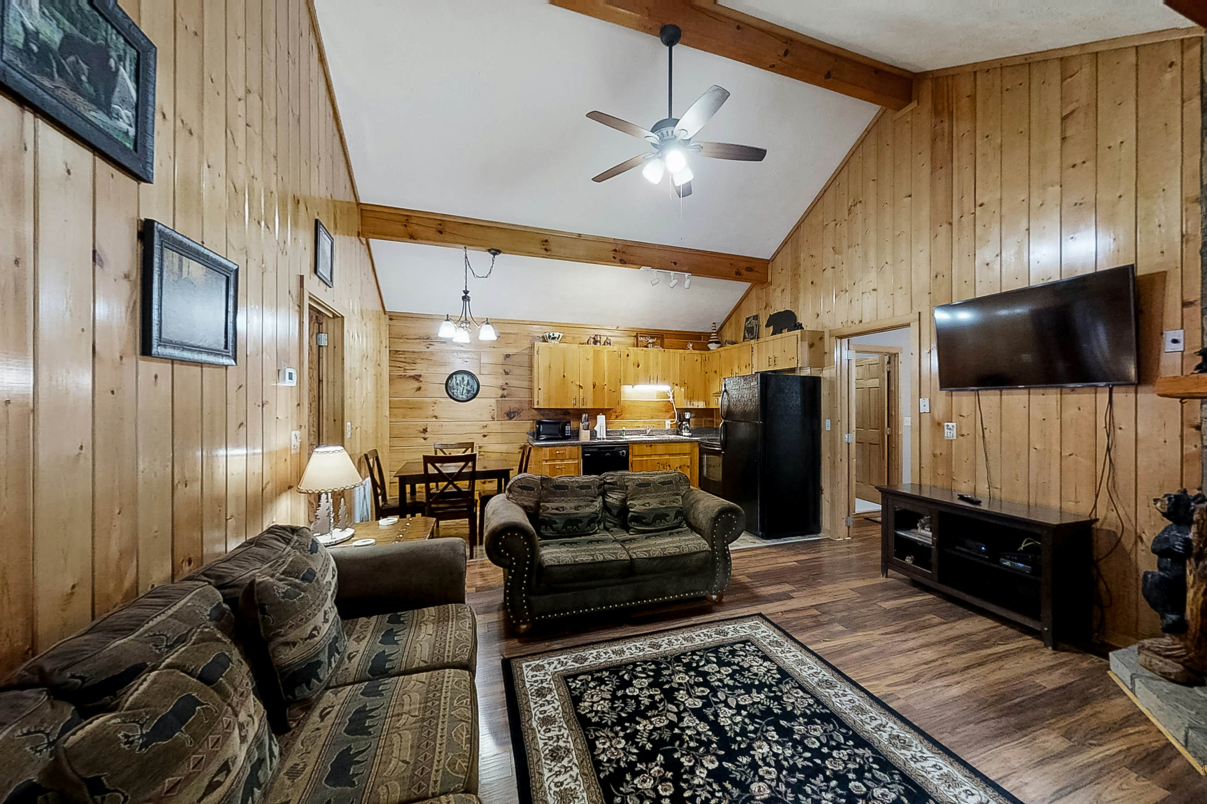 Charming Log Cabin N Bear’s Creek, Sleeps 4