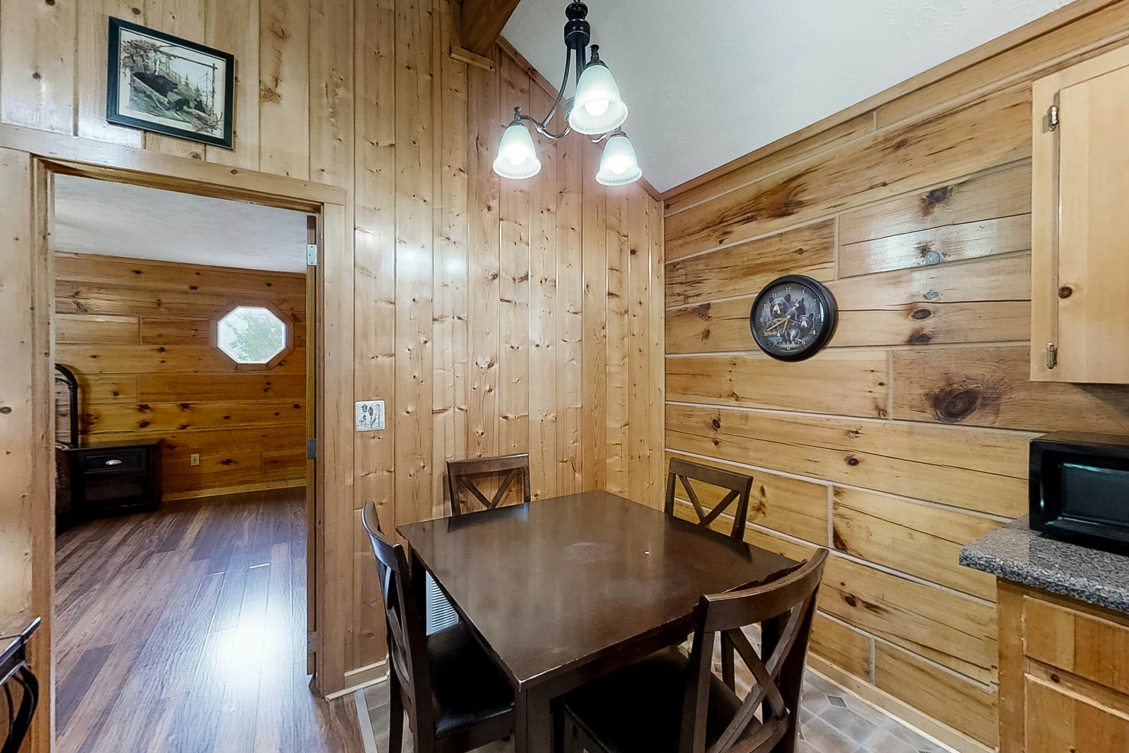 Charming Log Cabin N Bear’s Creek, Sleeps 4