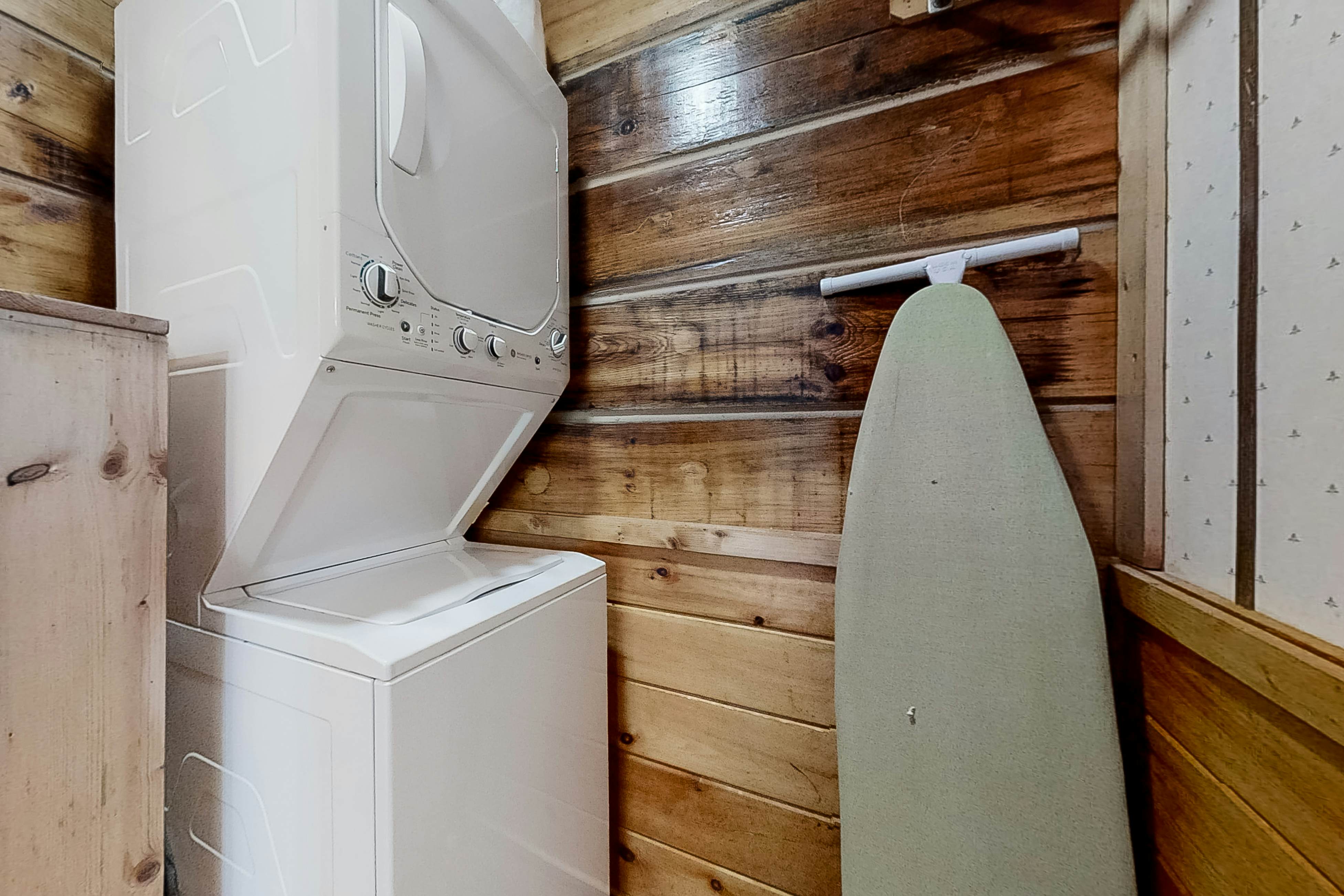 Charming Log Cabin N Bear’s Creek, Sleeps 4