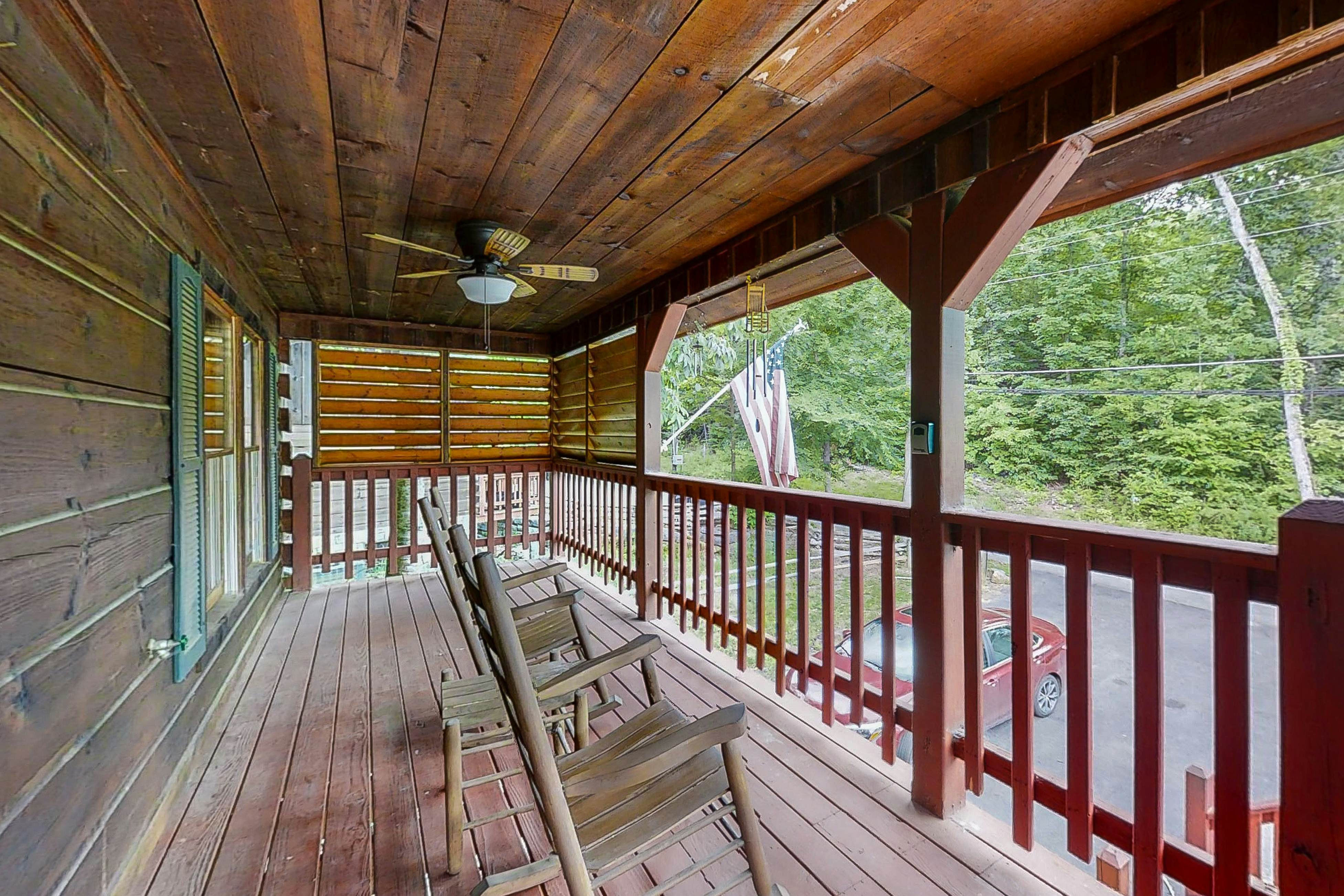 Charming Log Cabin N Bear’s Creek, Sleeps 4