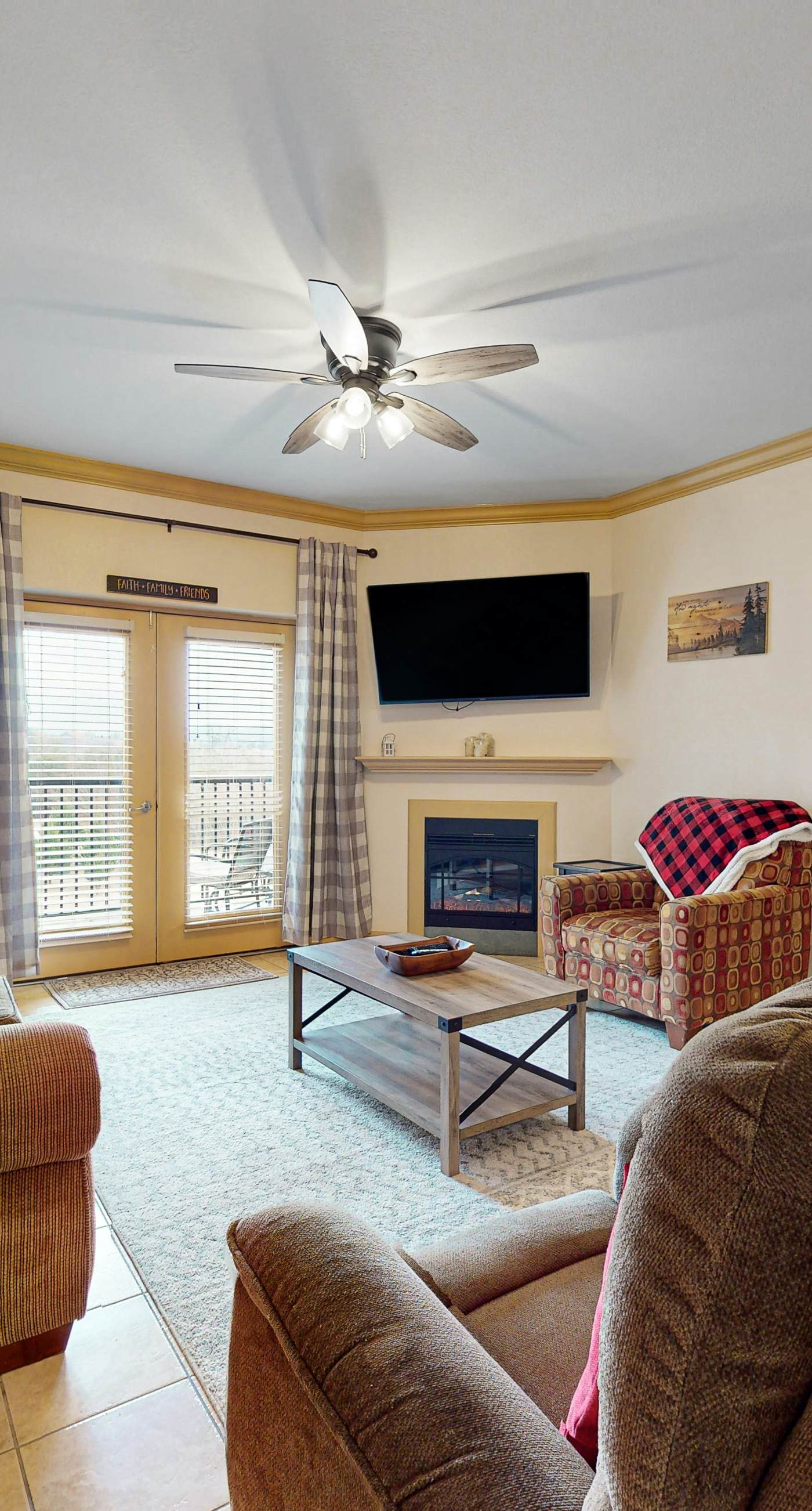 Charming Mtn View Condo, Sleeps 6, 2 Pools, Hot Tub
