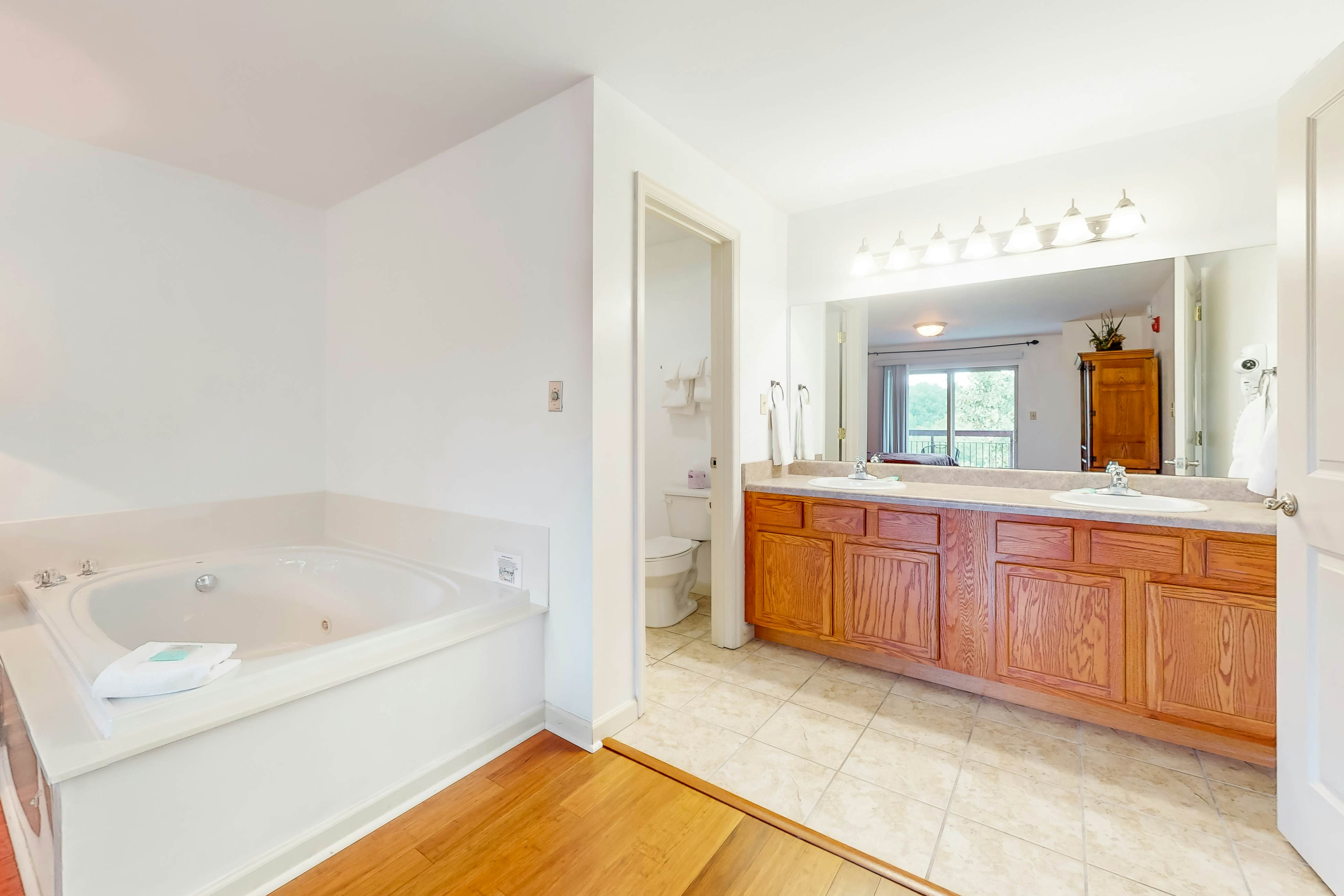 Charming 7th Floor Condo,  Sleeps 8・Shared Amenity