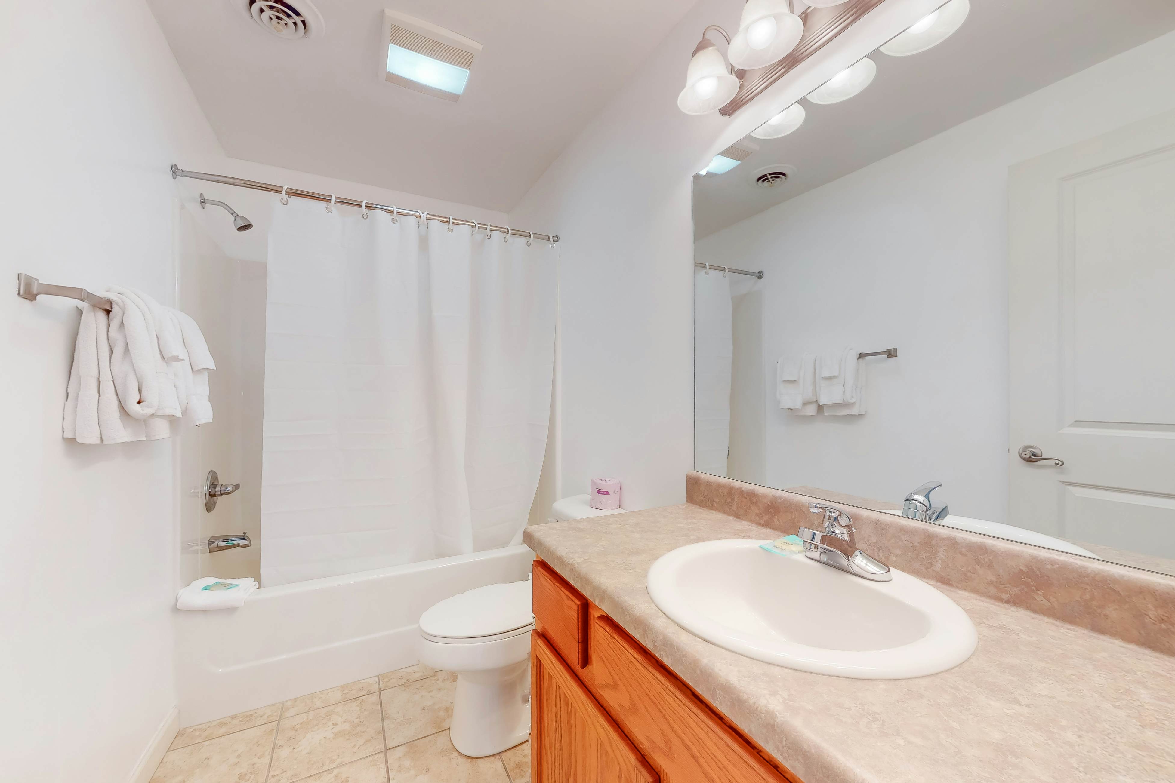 Charming 7th Floor Condo,  Sleeps 8・Shared Amenity