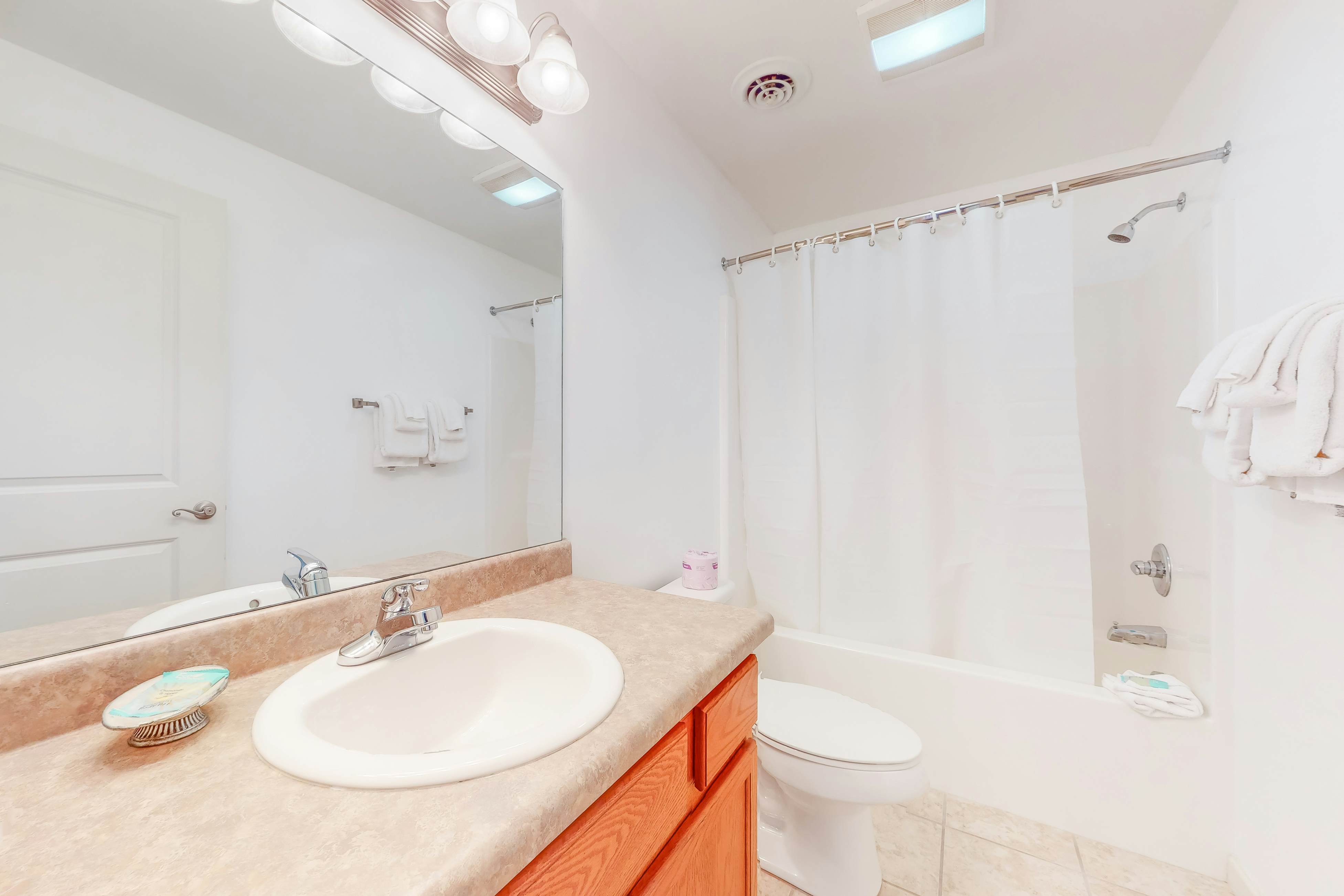 Charming 7th Floor Condo,  Sleeps 8・Shared Amenity