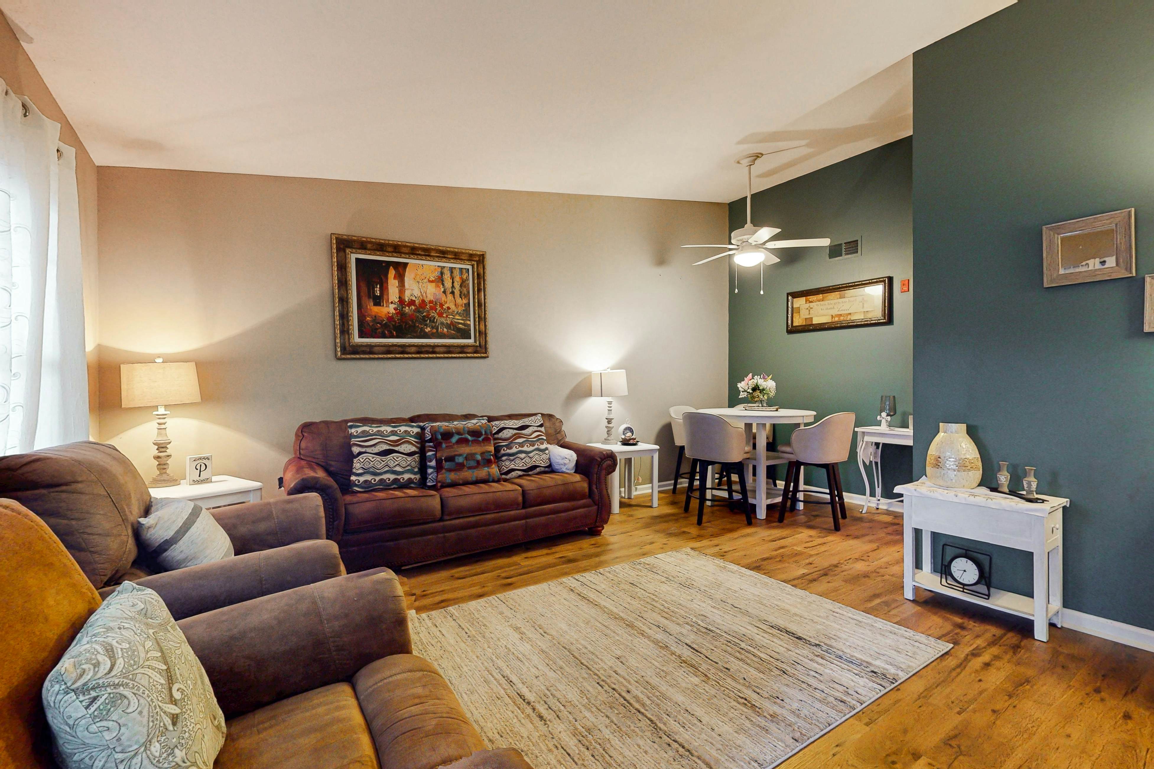 Cozy condo Near Parkway, Sleeps 4・Outdoor Pool