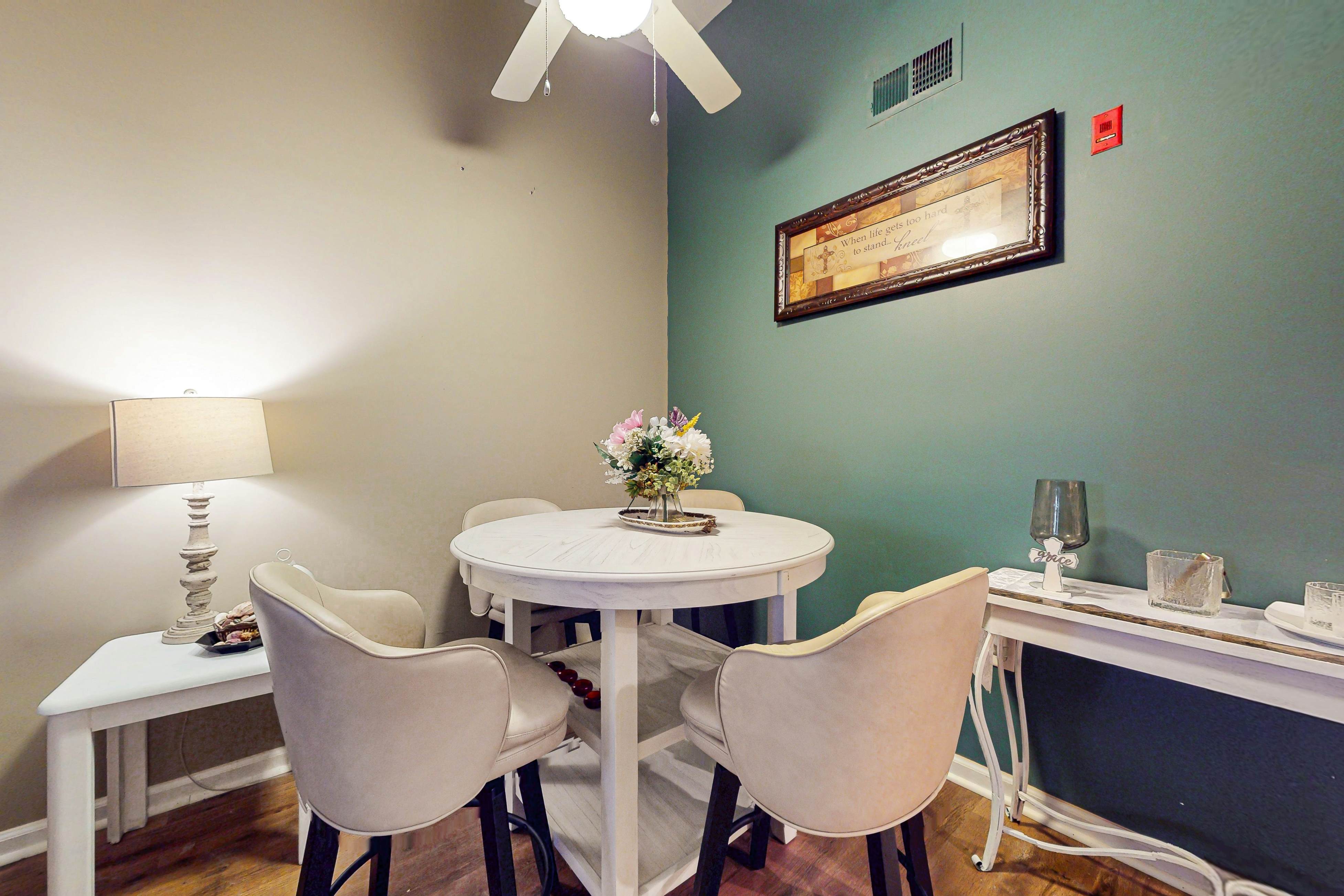 Cozy condo Near Parkway, Sleeps 4・Outdoor Pool