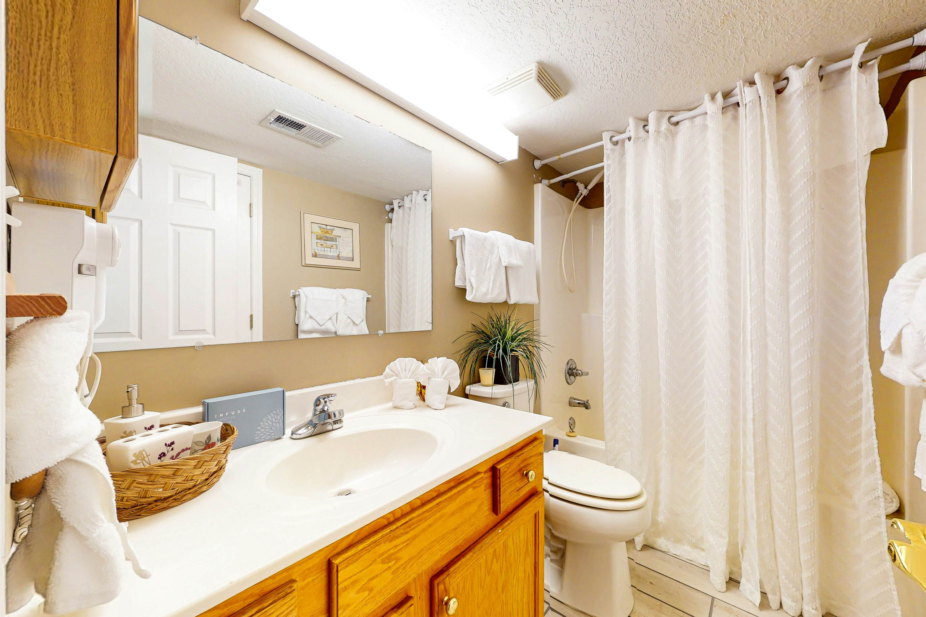 Cozy condo Near Parkway, Sleeps 4・Outdoor Pool