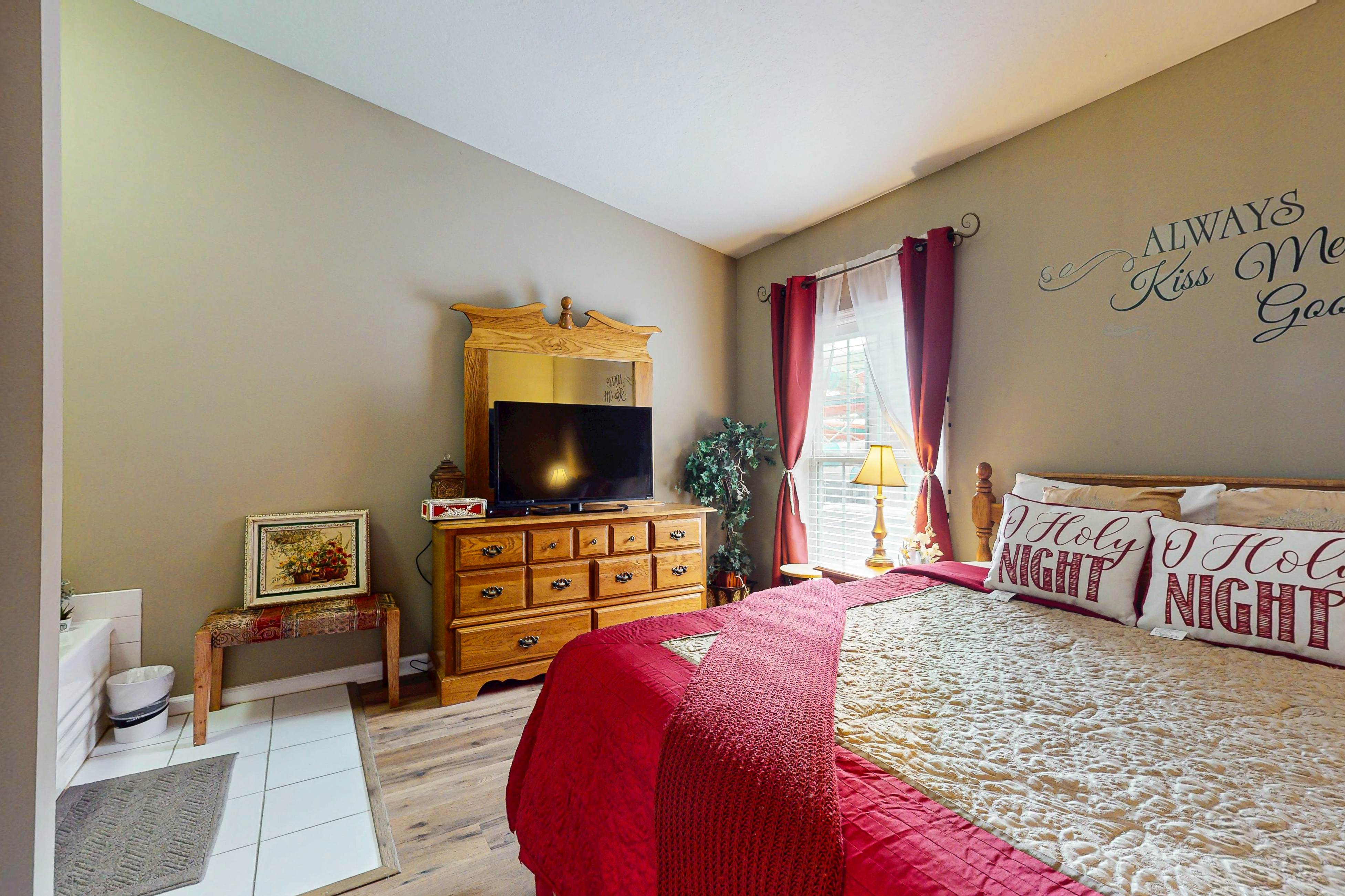 Cozy condo Near Parkway, Sleeps 4・Outdoor Pool