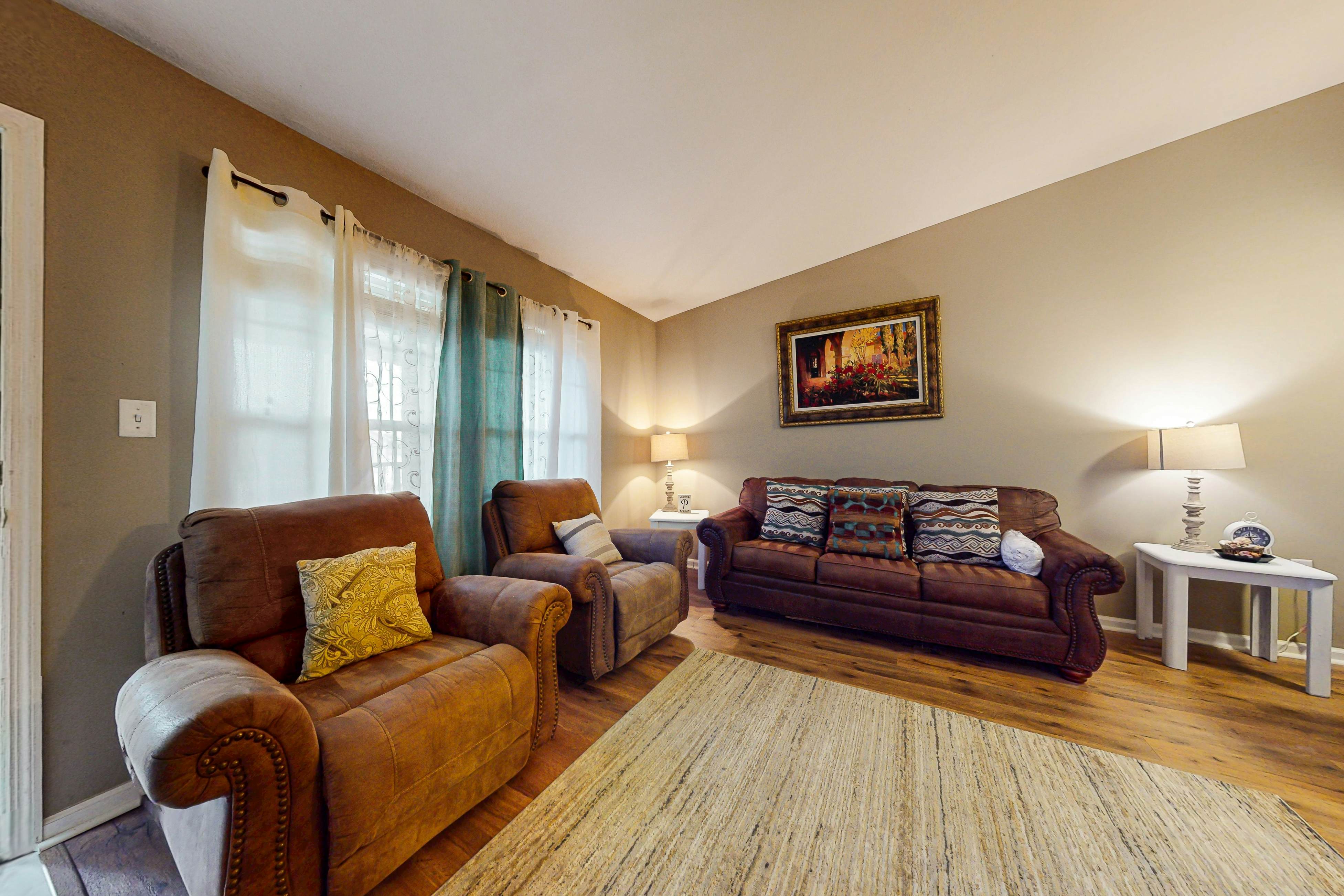 Cozy condo Near Parkway, Sleeps 4・Outdoor Pool