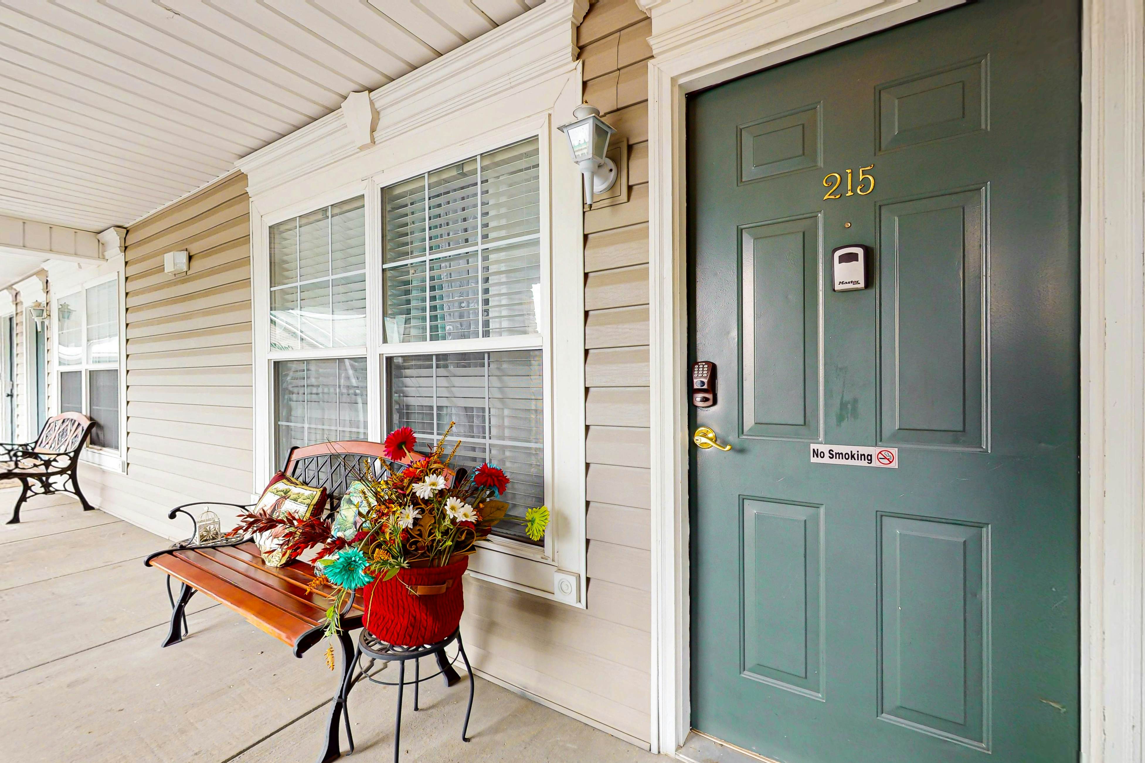 Cozy condo Near Parkway, Sleeps 4・Outdoor Pool