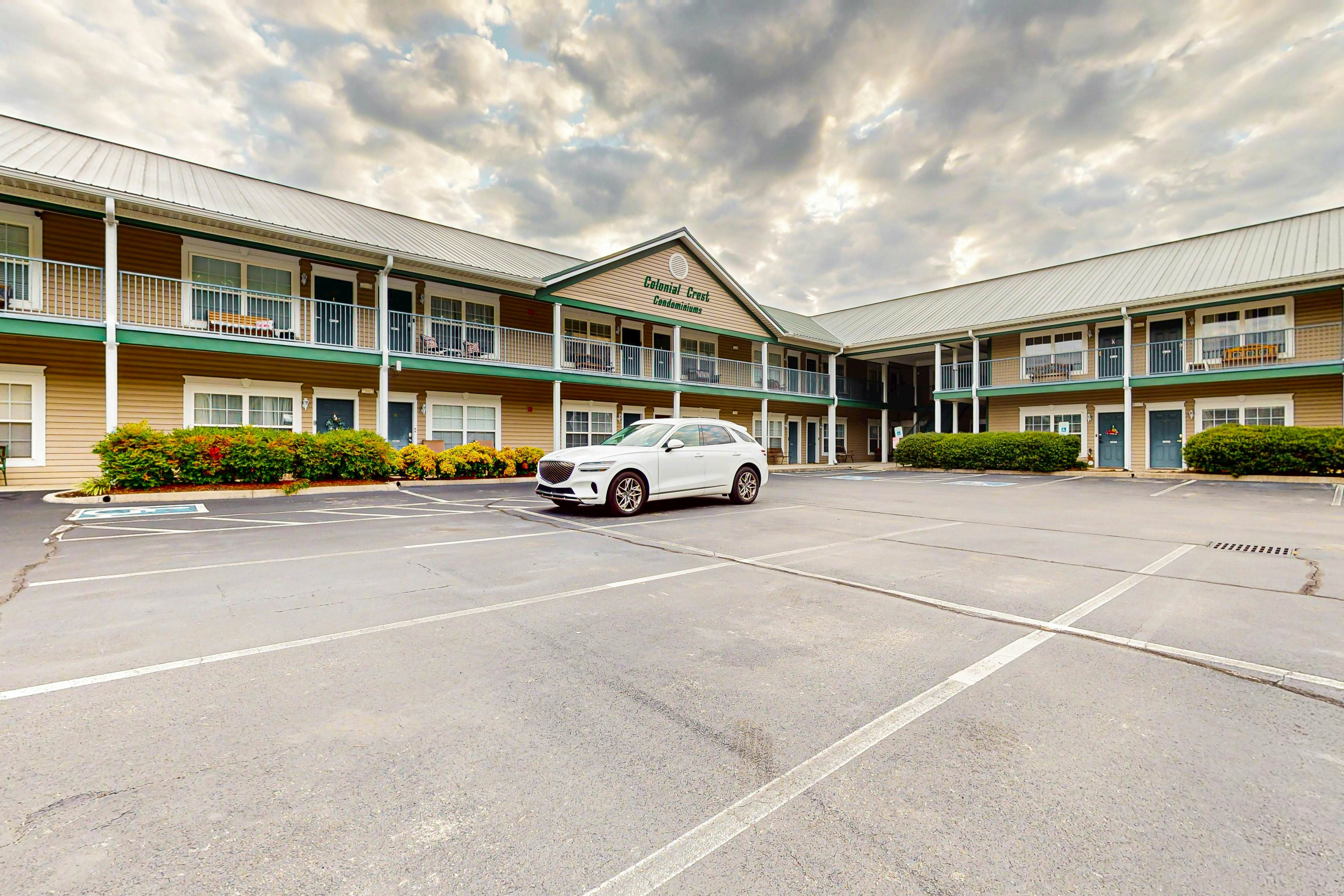 Cozy condo Near Parkway, Sleeps 4・Outdoor Pool