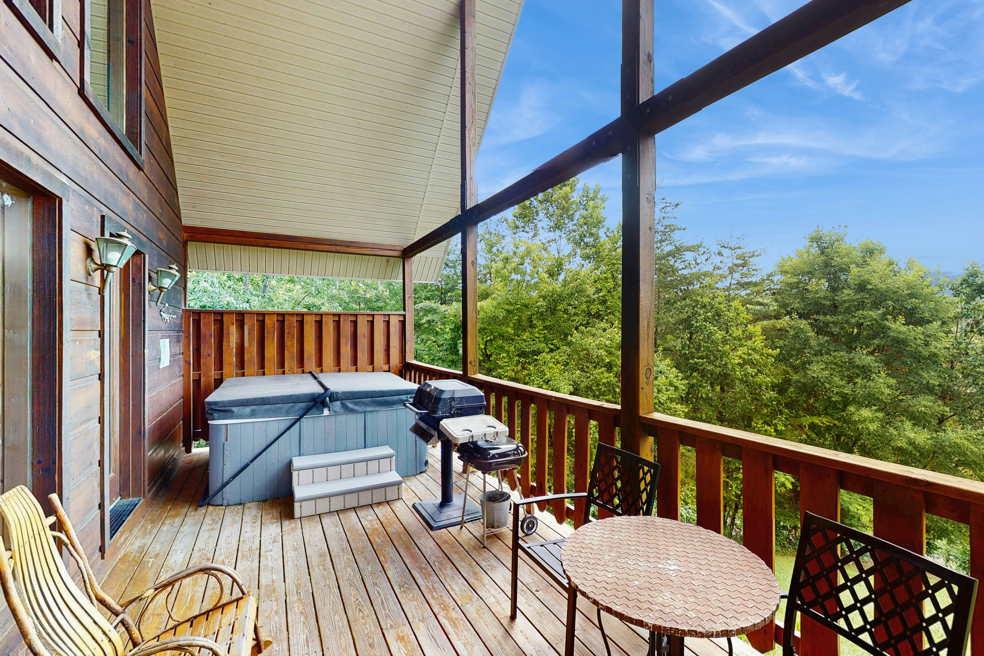Cozy Cabin w/Private Hot Tub & Sweeping Mountain Views - Free Attraction Tickets