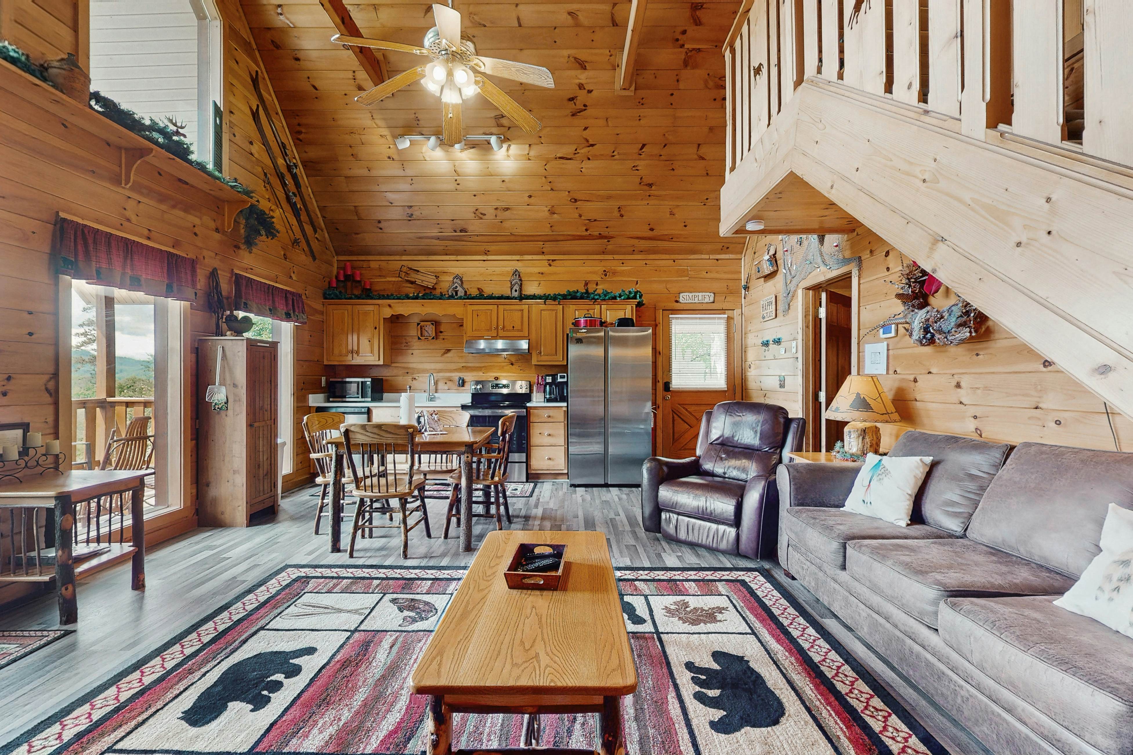 Cozy Cabin w/Private Hot Tub & Sweeping Mountain Views - Free Attraction Tickets