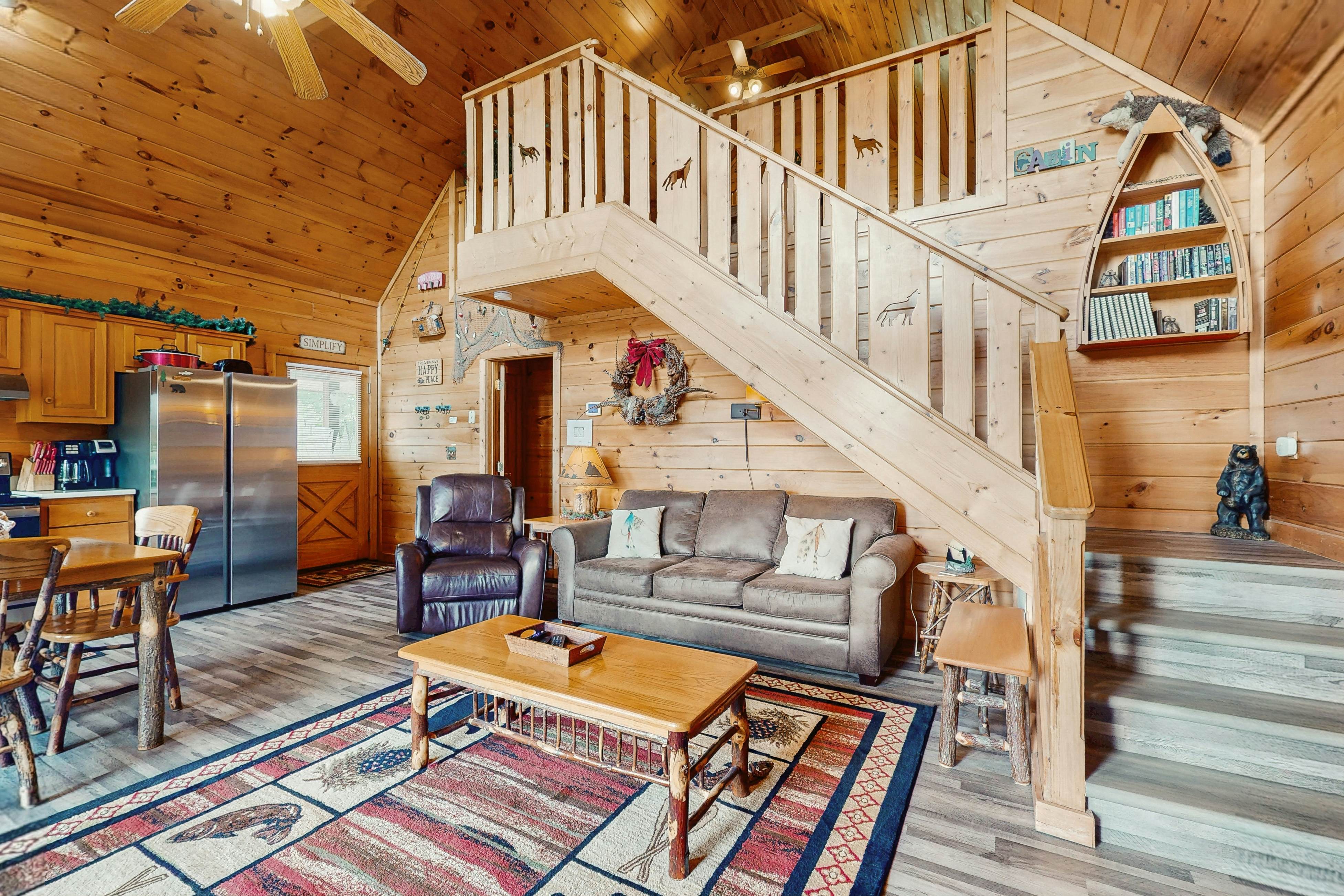Cozy Cabin w/Private Hot Tub & Sweeping Mountain Views - Free Attraction Tickets