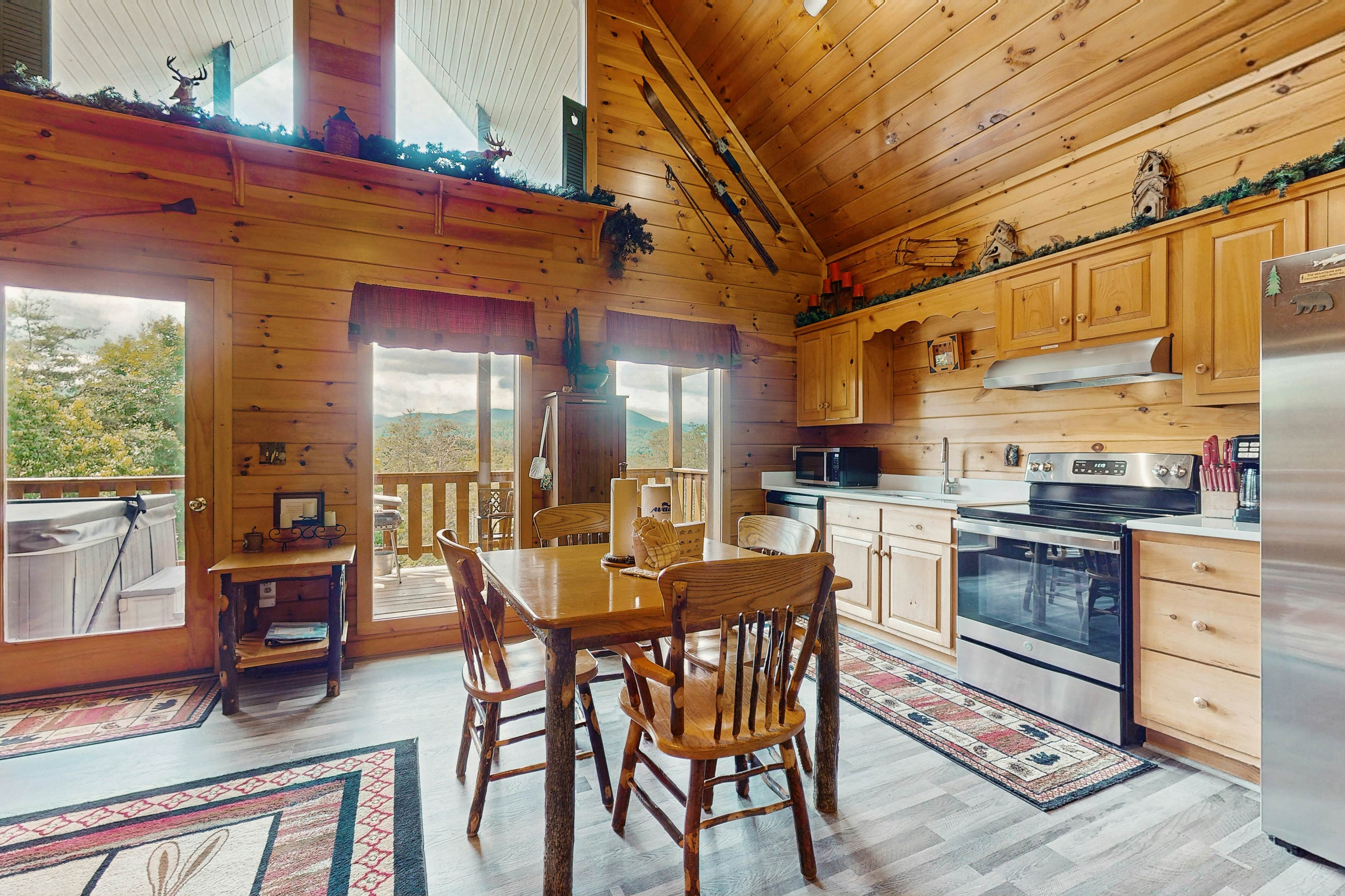Cozy Cabin w/Private Hot Tub & Sweeping Mountain Views - Free Attraction Tickets