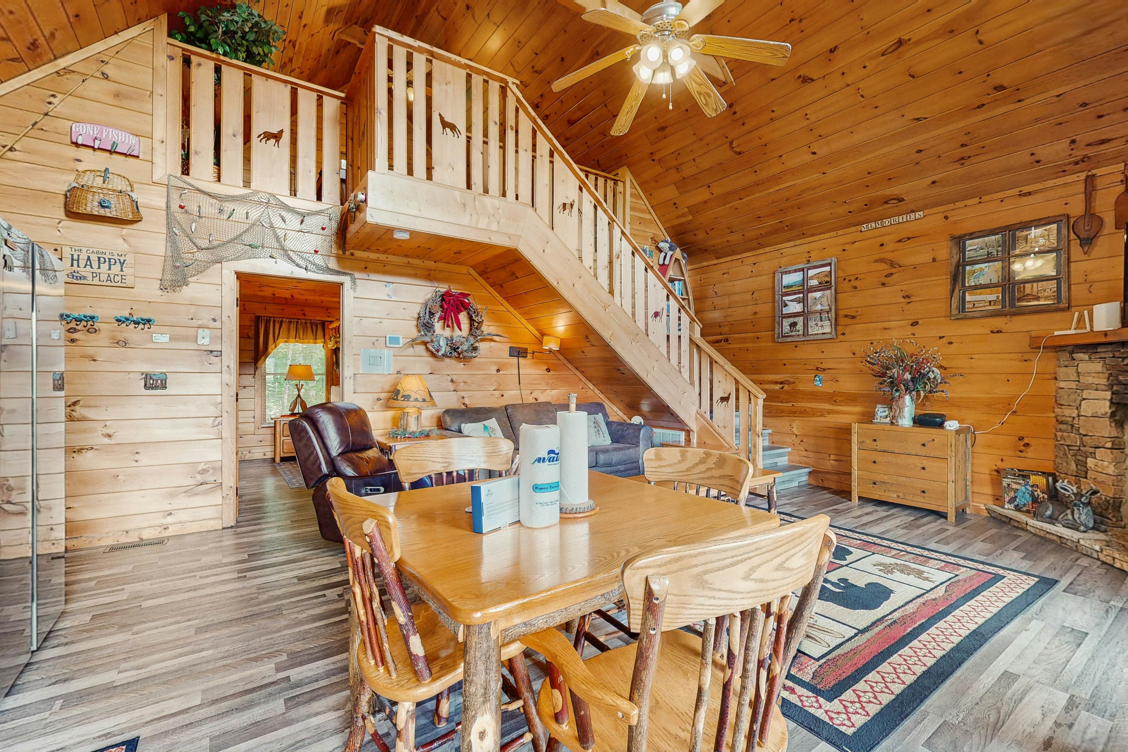 Cozy Cabin w/Private Hot Tub & Sweeping Mountain Views - Free Attraction Tickets