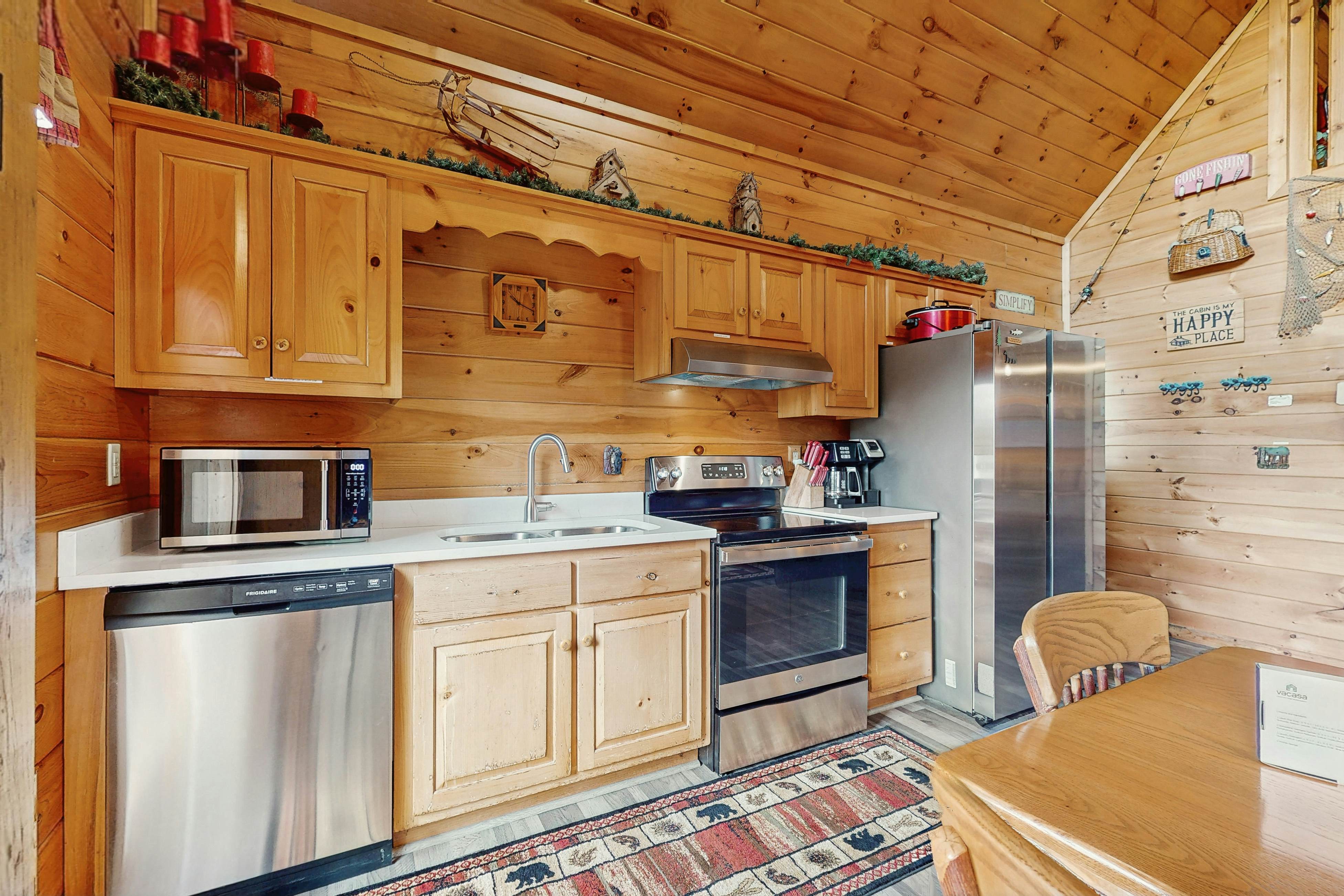 Cozy Cabin w/Private Hot Tub & Sweeping Mountain Views - Free Attraction Tickets