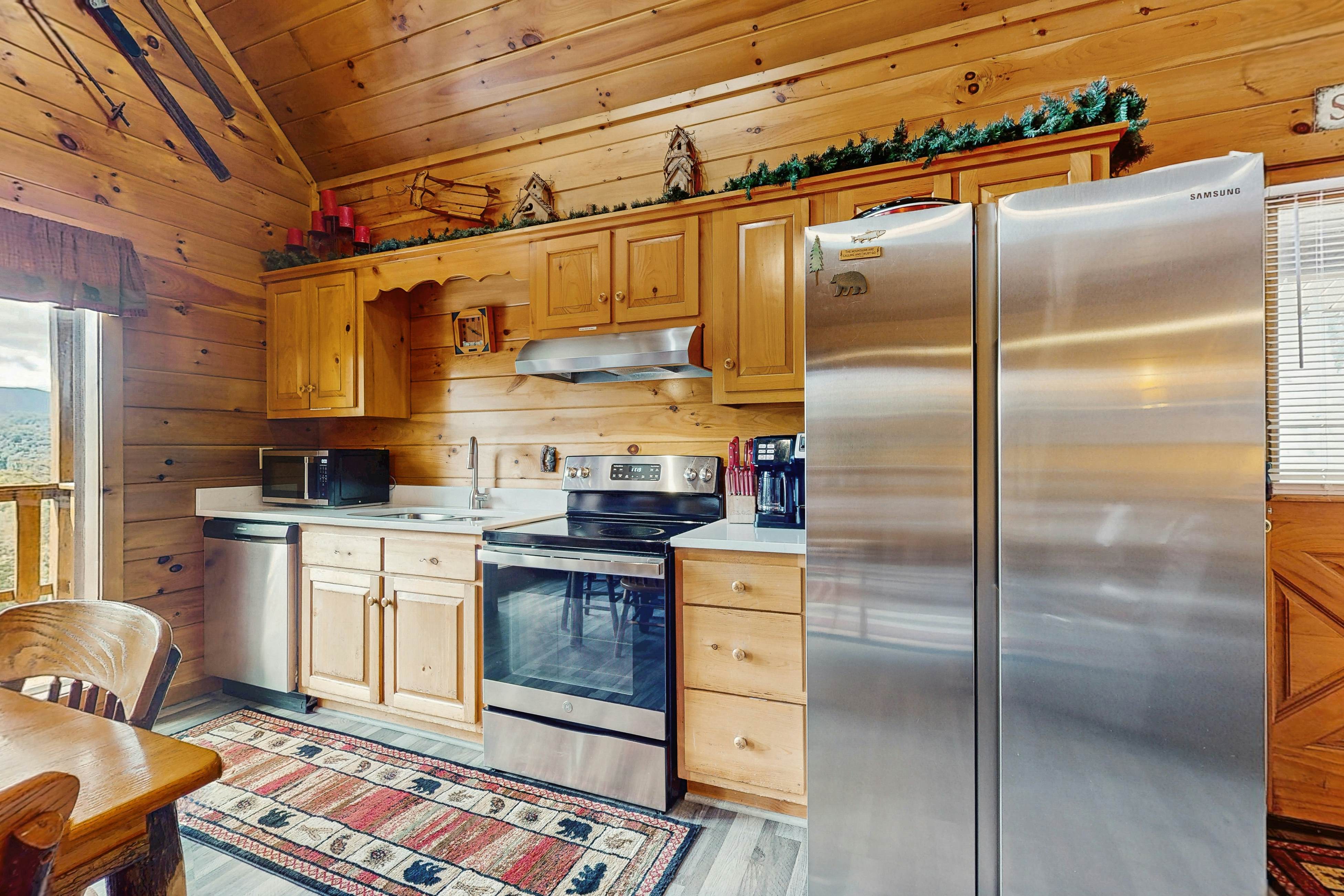 Cozy Cabin w/Private Hot Tub & Sweeping Mountain Views - Free Attraction Tickets