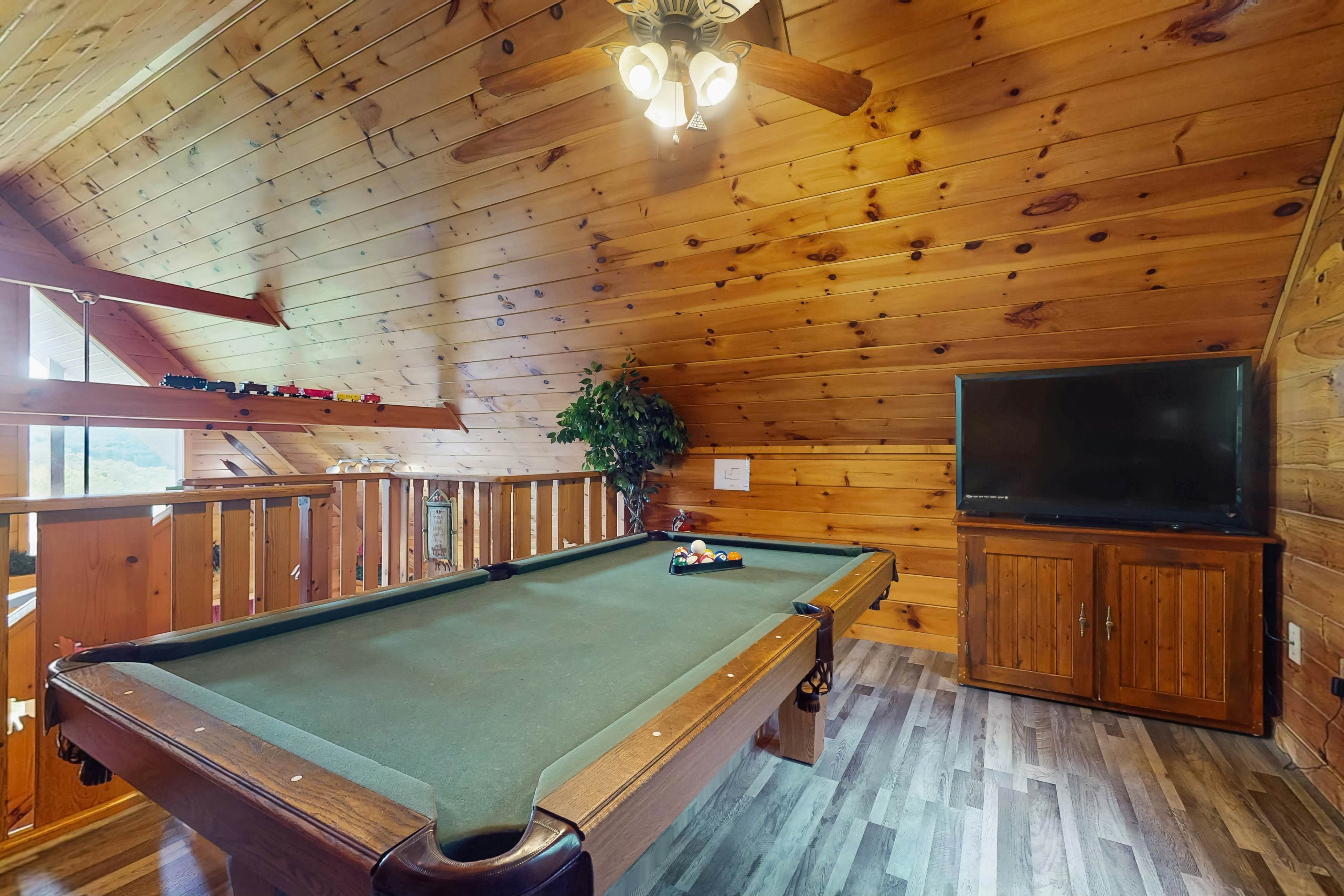 Cozy Cabin w/Private Hot Tub & Sweeping Mountain Views - Free Attraction Tickets