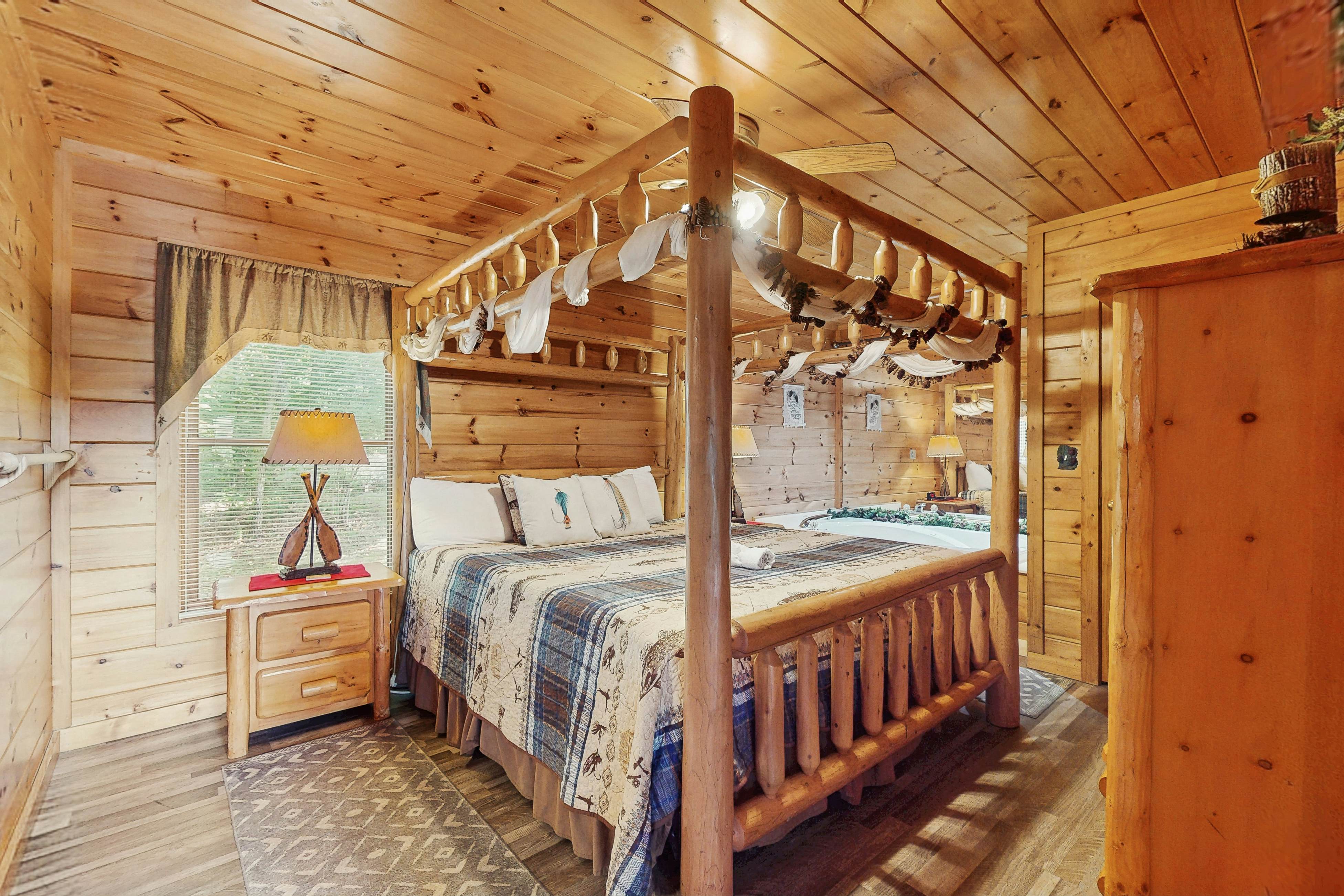 Cozy Cabin w/Private Hot Tub & Sweeping Mountain Views - Free Attraction Tickets
