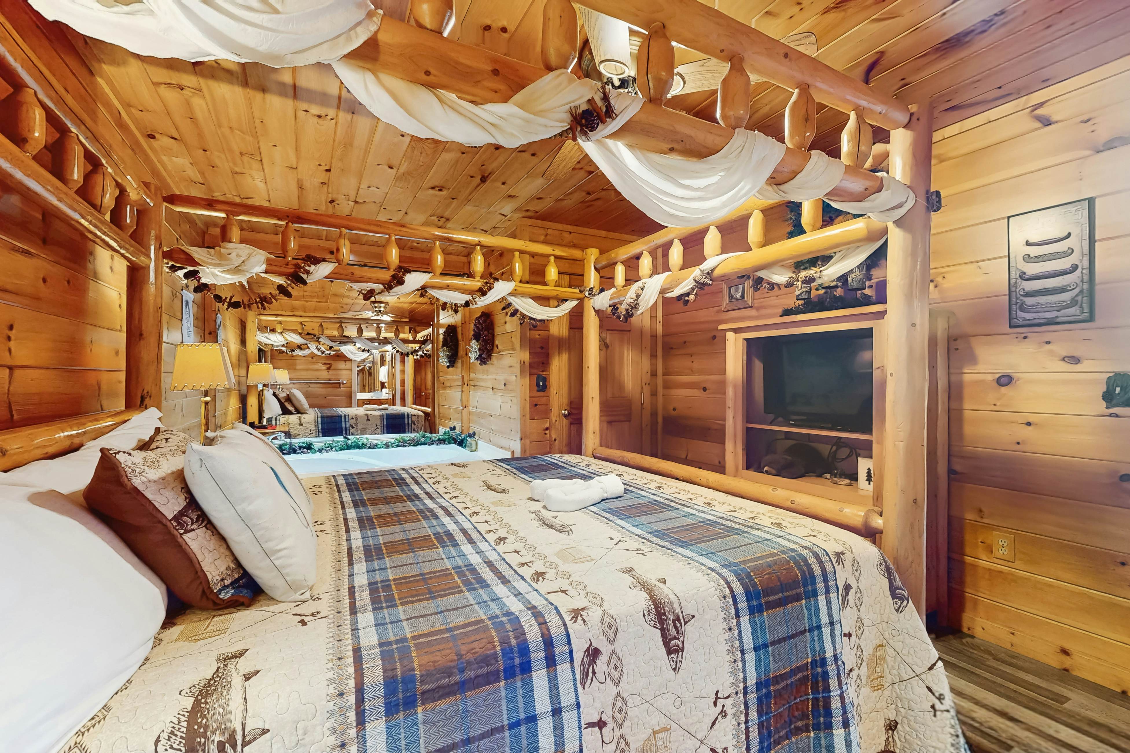 Cozy Cabin w/Private Hot Tub & Sweeping Mountain Views - Free Attraction Tickets