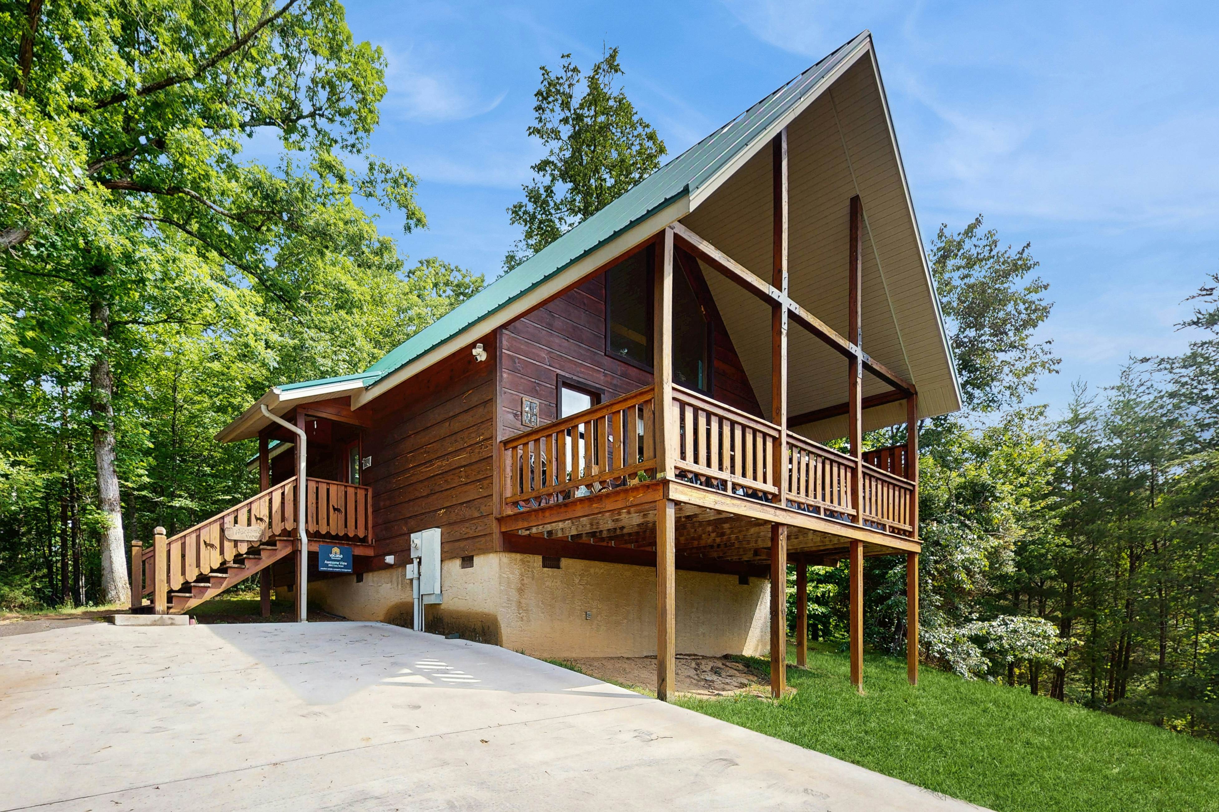 Cozy Cabin w/Private Hot Tub & Sweeping Mountain Views - Free Attraction Tickets