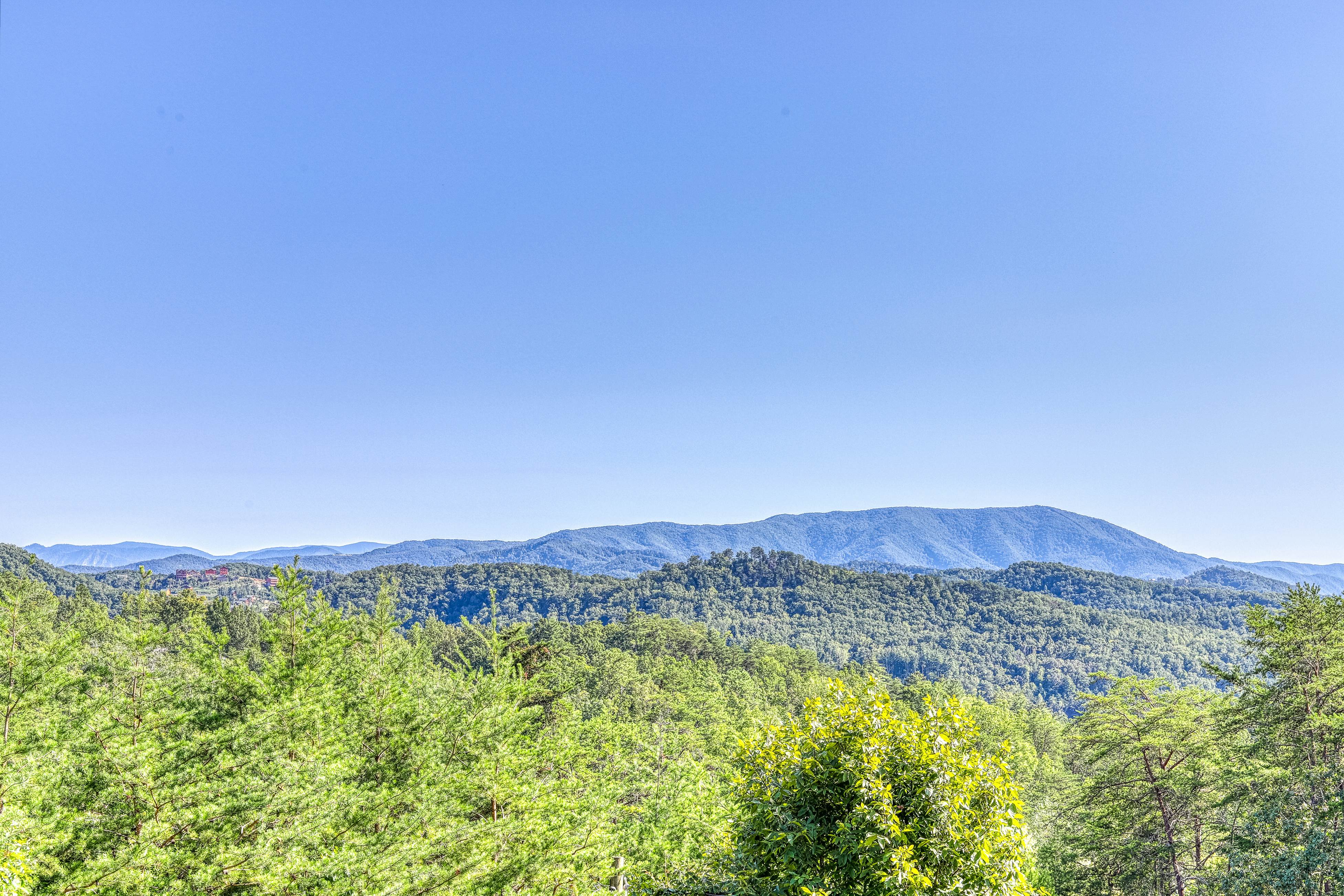 Cozy Cabin w/Private Hot Tub & Sweeping Mountain Views - Free Attraction Tickets