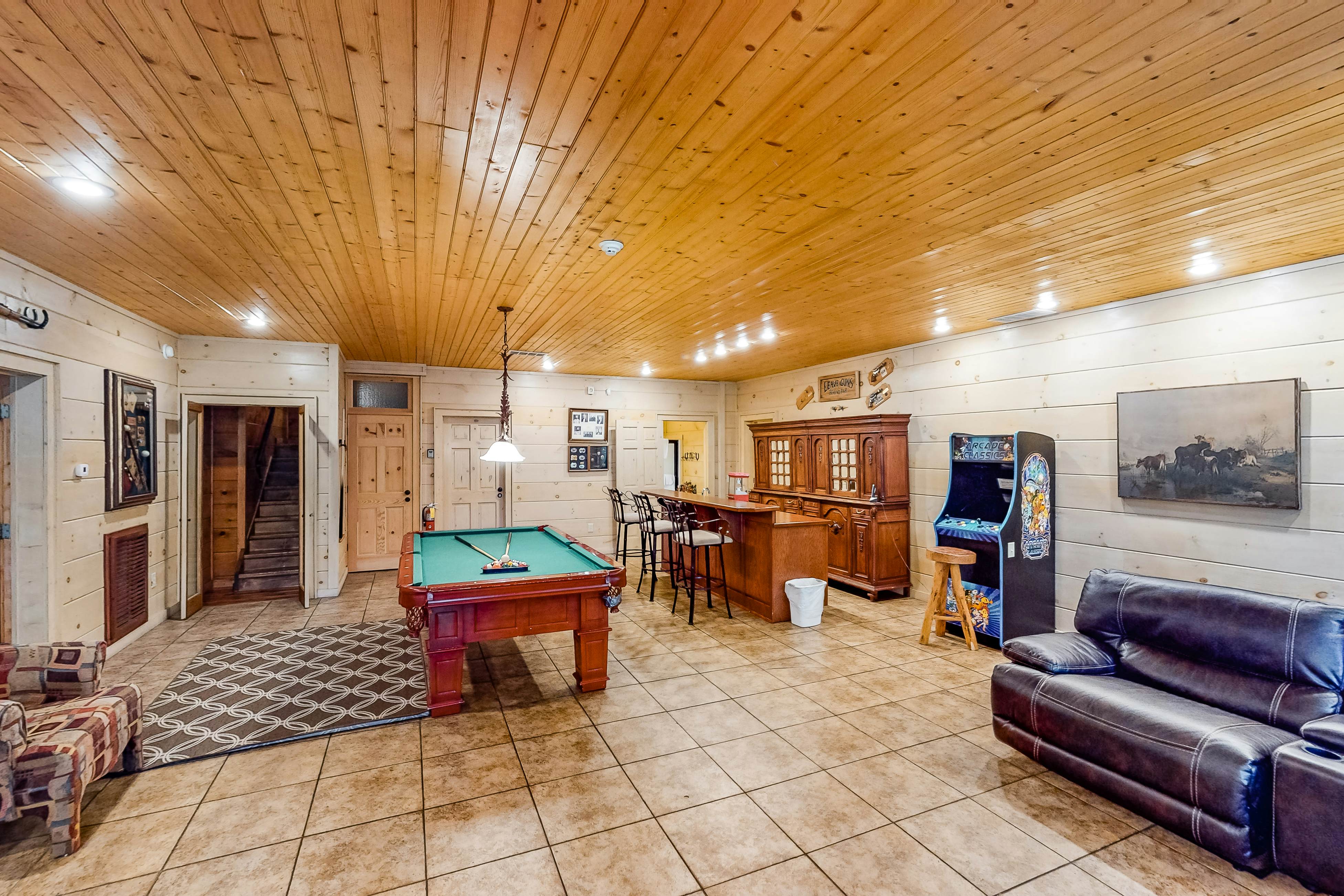 Gorgeous Log House, Sleeps 12・Hot Tub・Game Room