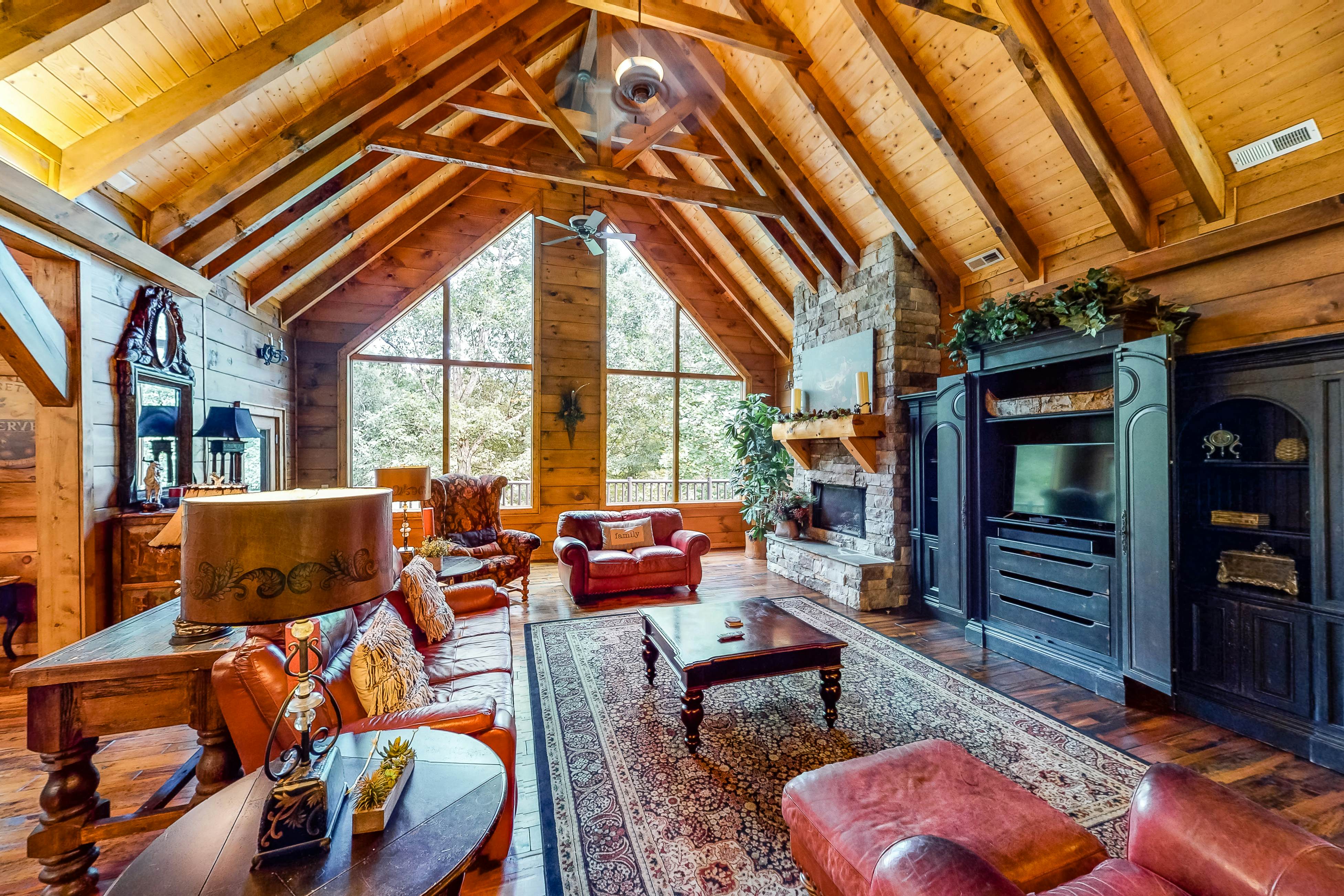 Gorgeous Log House, Sleeps 12・Hot Tub・Game Room