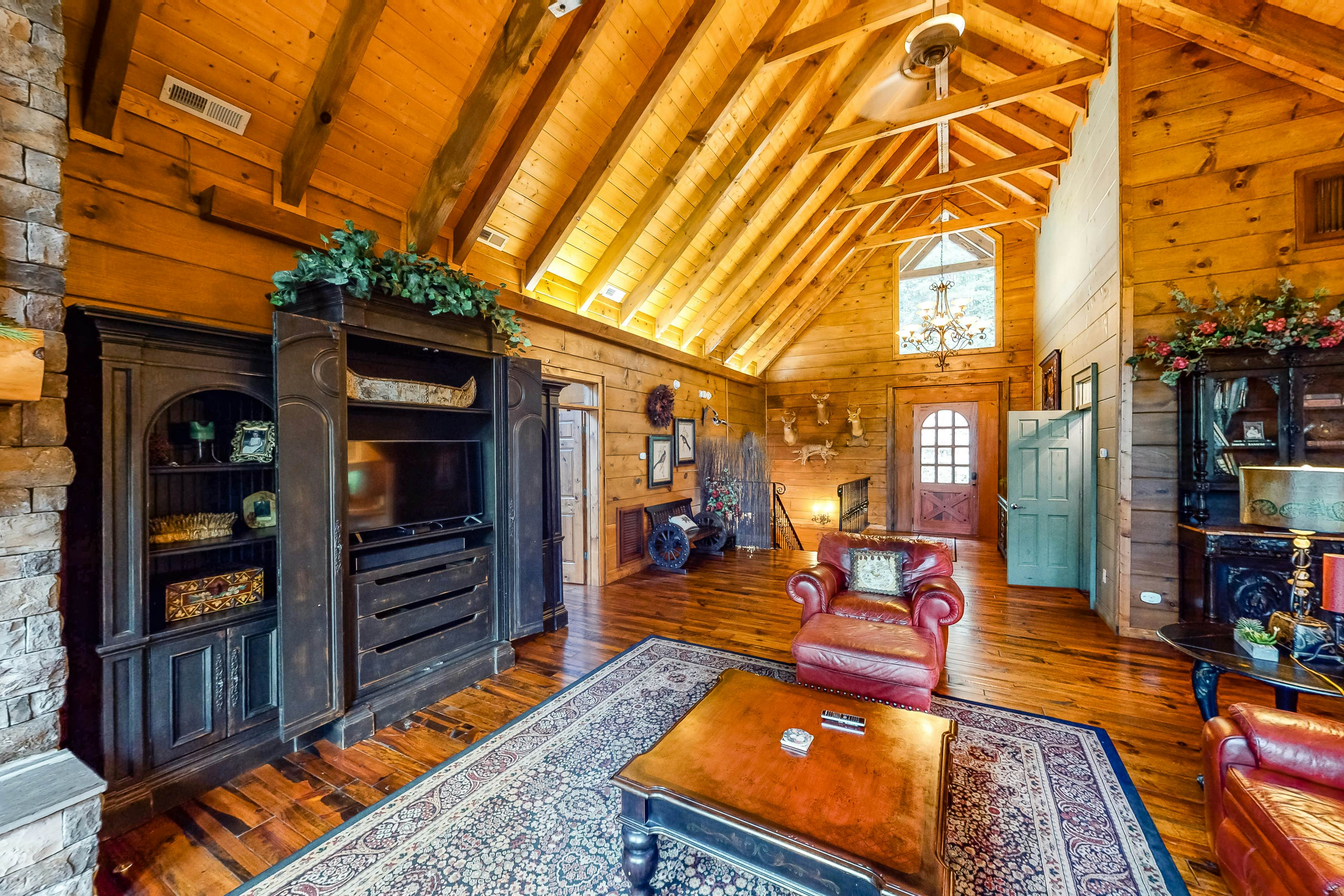 Gorgeous Log House, Sleeps 12・Hot Tub・Game Room