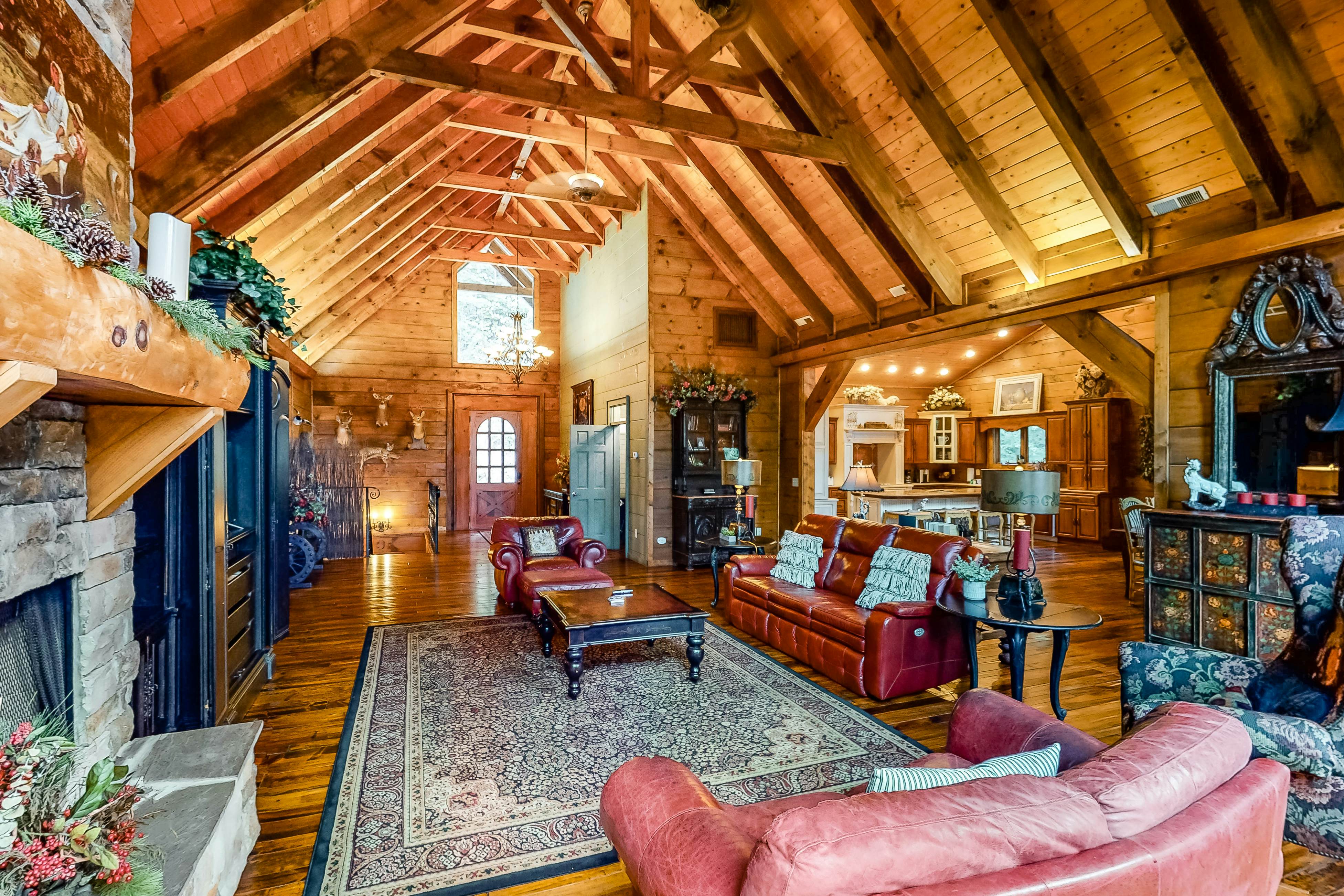 Gorgeous Log House, Sleeps 12・Hot Tub・Game Room