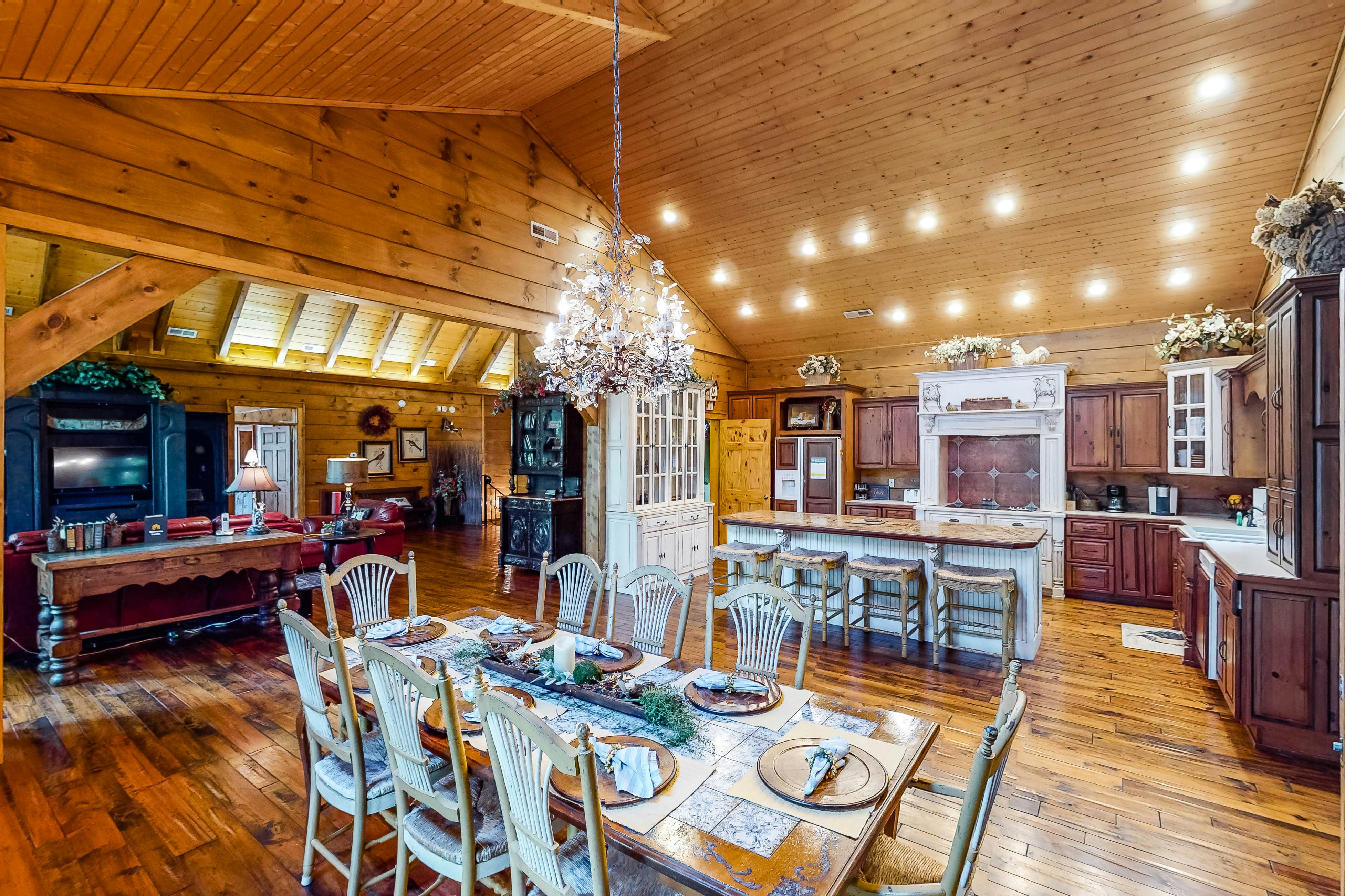 Gorgeous Log House, Sleeps 12・Hot Tub・Game Room