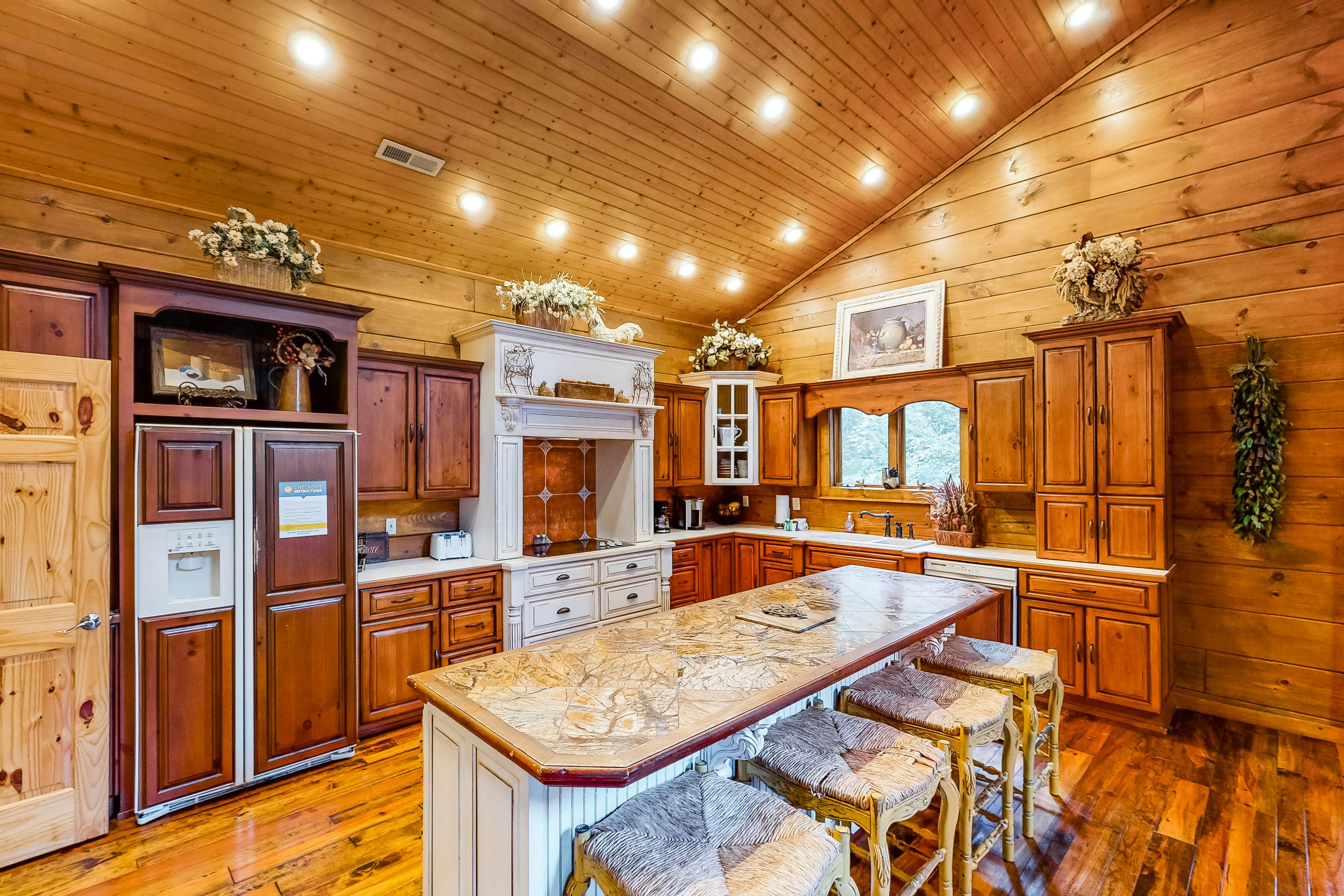 Gorgeous Log House, Sleeps 12・Hot Tub・Game Room