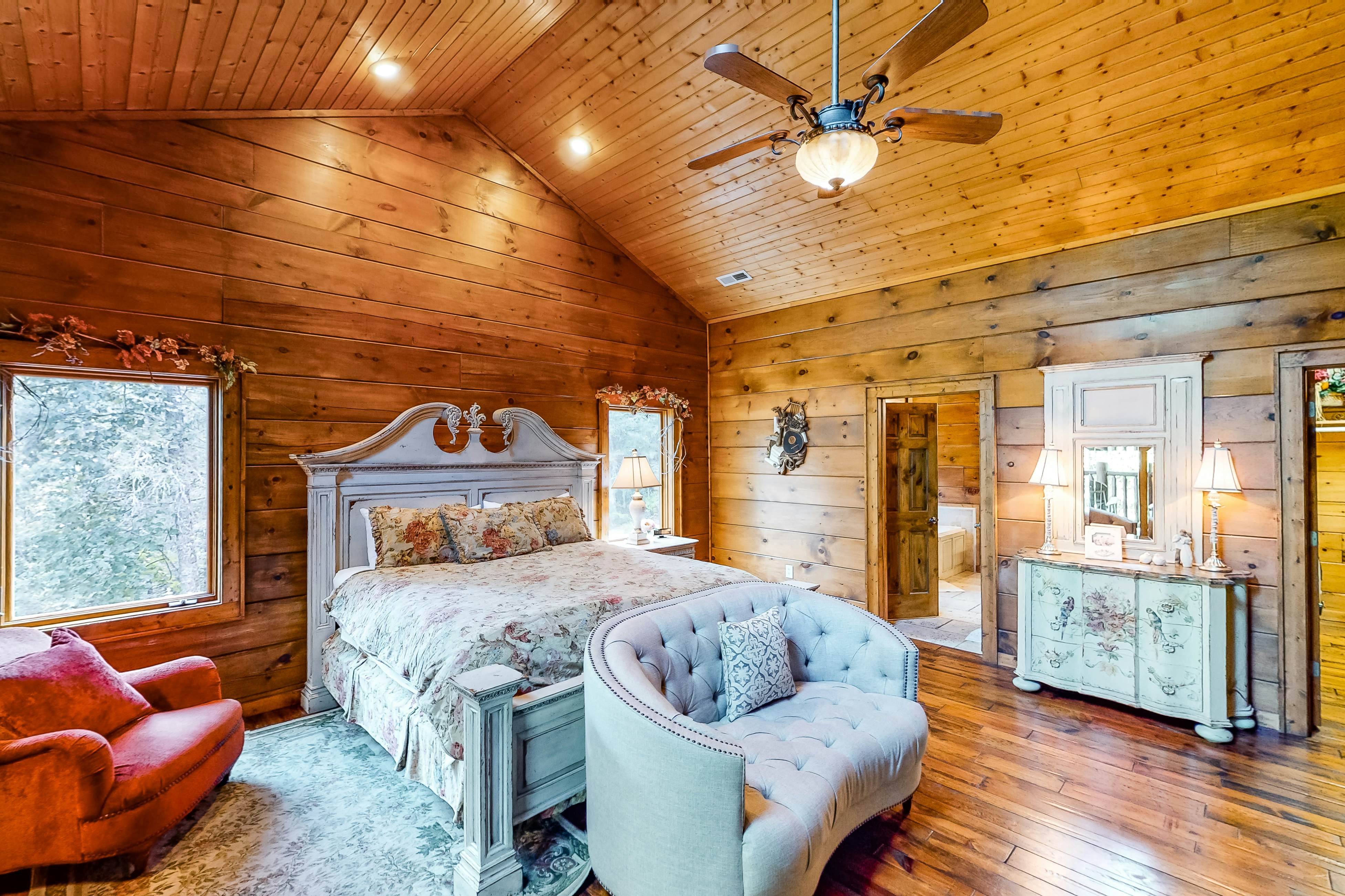 Gorgeous Log House, Sleeps 12・Hot Tub・Game Room