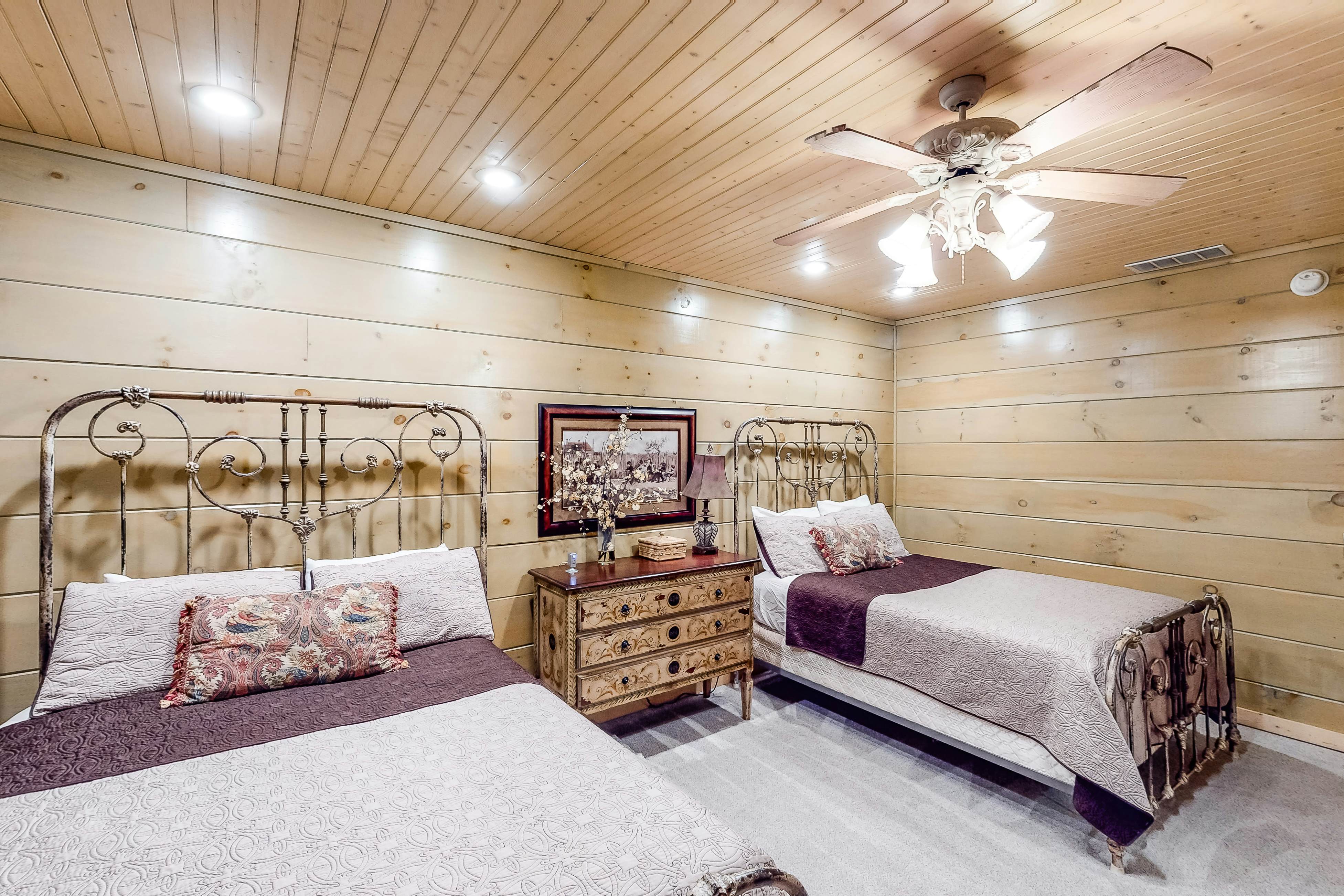 Gorgeous Log House, Sleeps 12・Hot Tub・Game Room