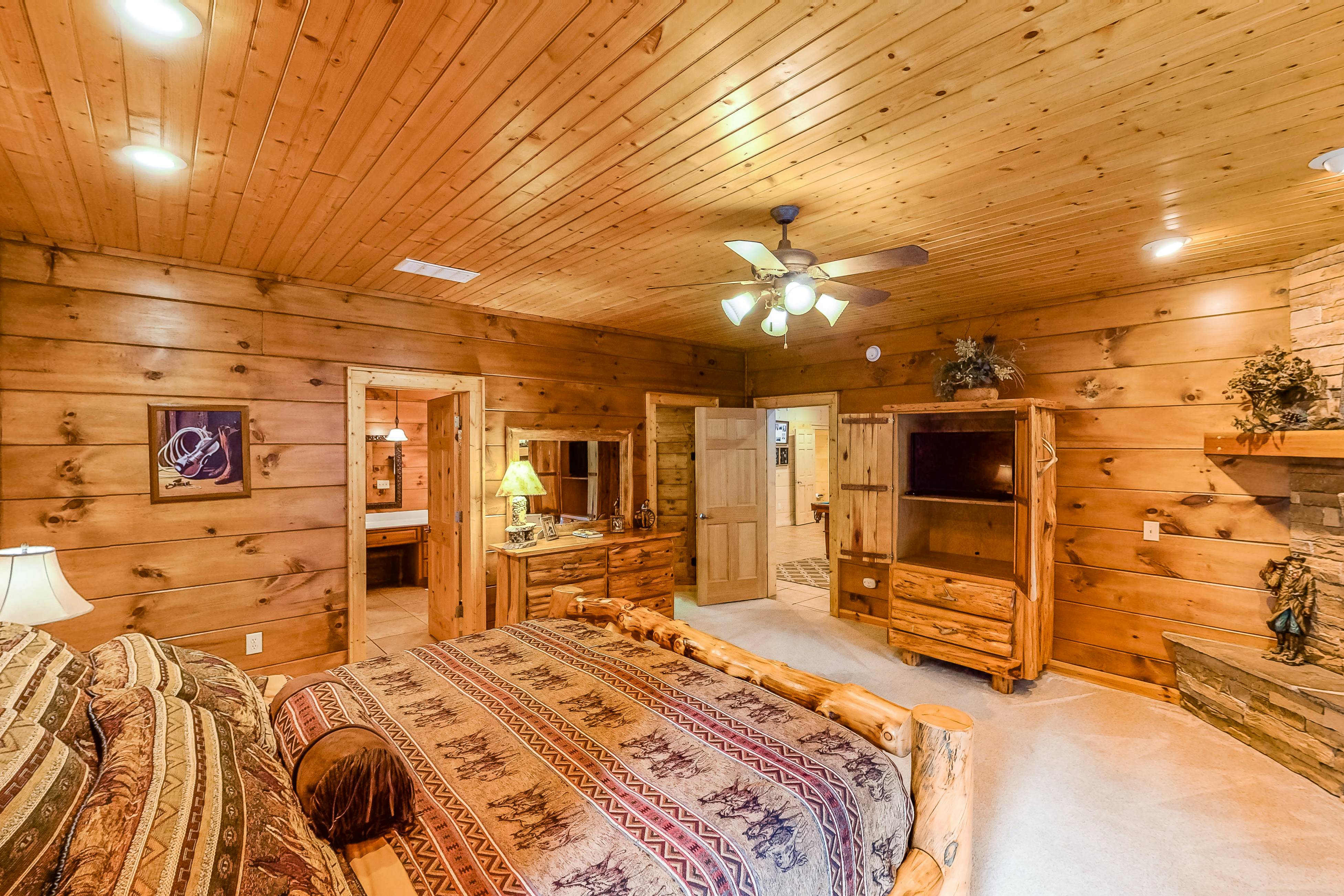 Gorgeous Log House, Sleeps 12・Hot Tub・Game Room