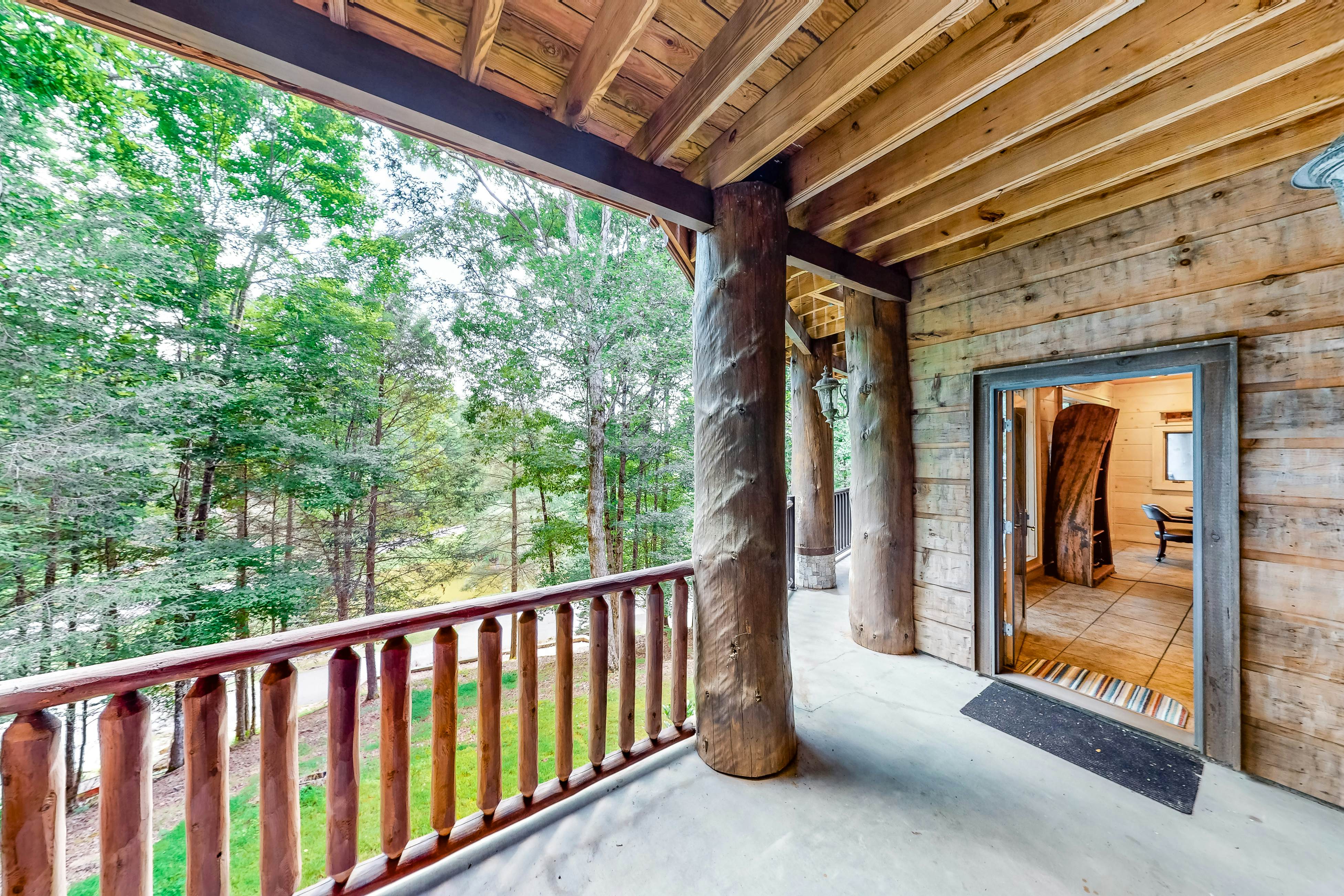 Gorgeous Log House, Sleeps 12・Hot Tub・Game Room