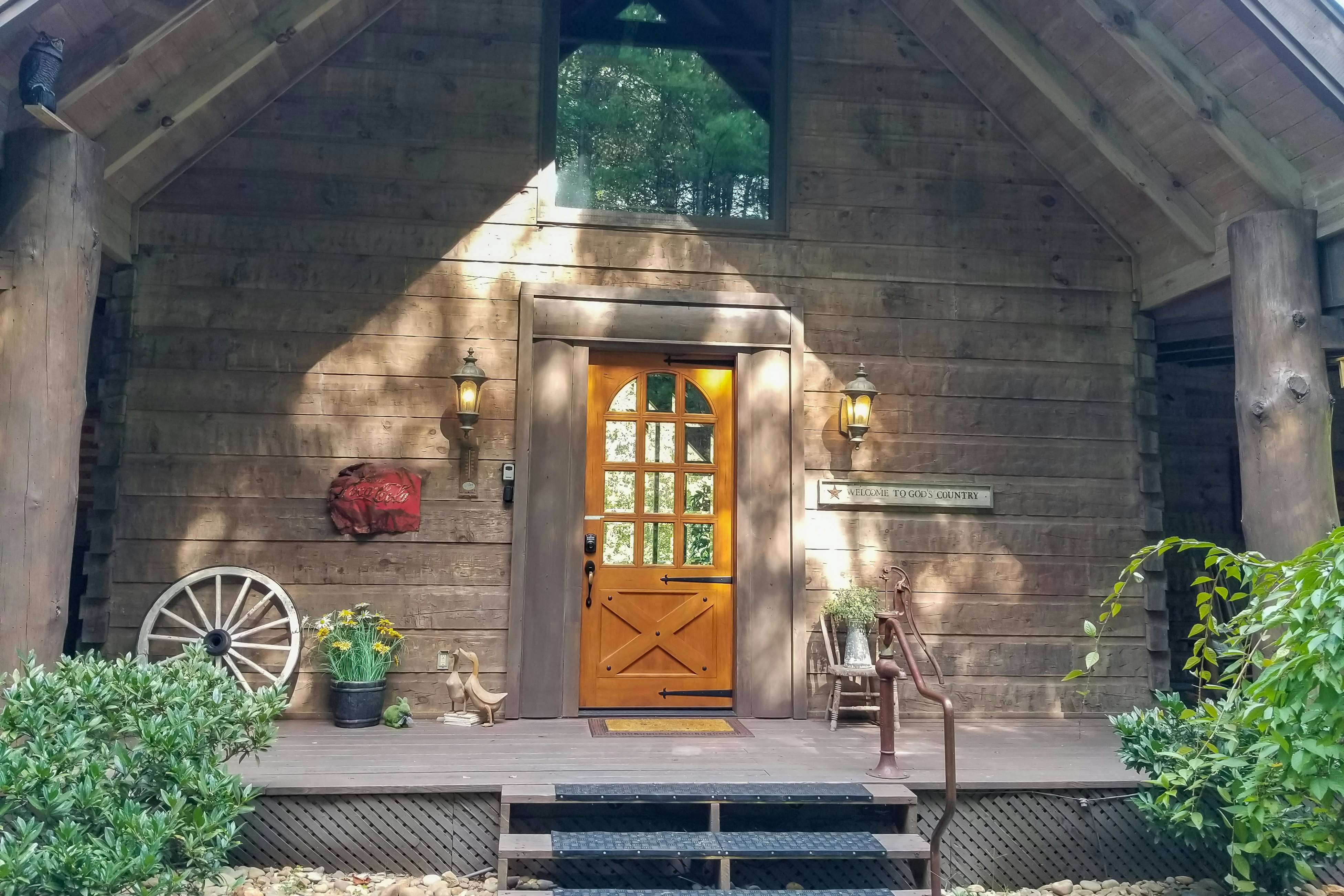 Gorgeous Log House, Sleeps 12・Hot Tub・Game Room