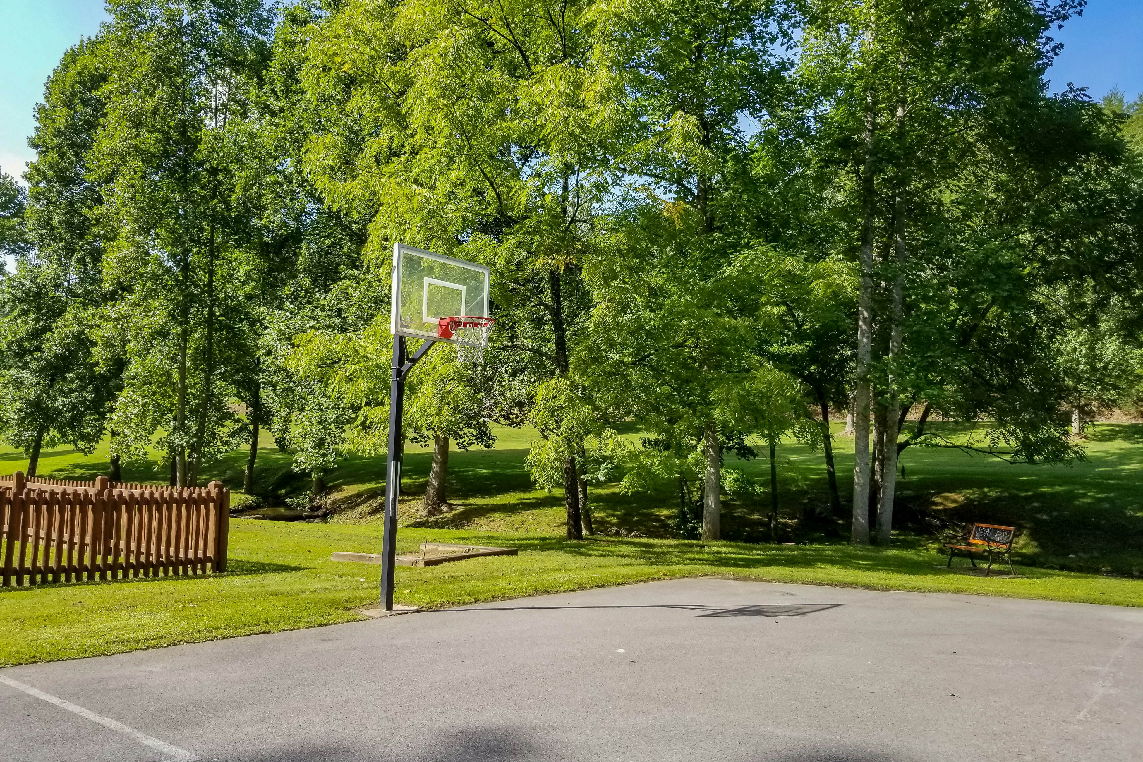 Gorgeous Log House, Sleeps 12・Hot Tub・Game Room