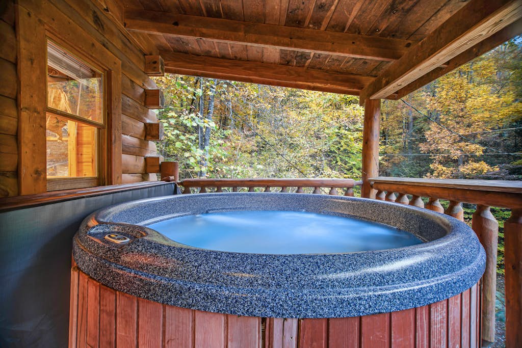 Dog Welcome Cabin, Sleeps 6, Hot Tub, Woodland Views