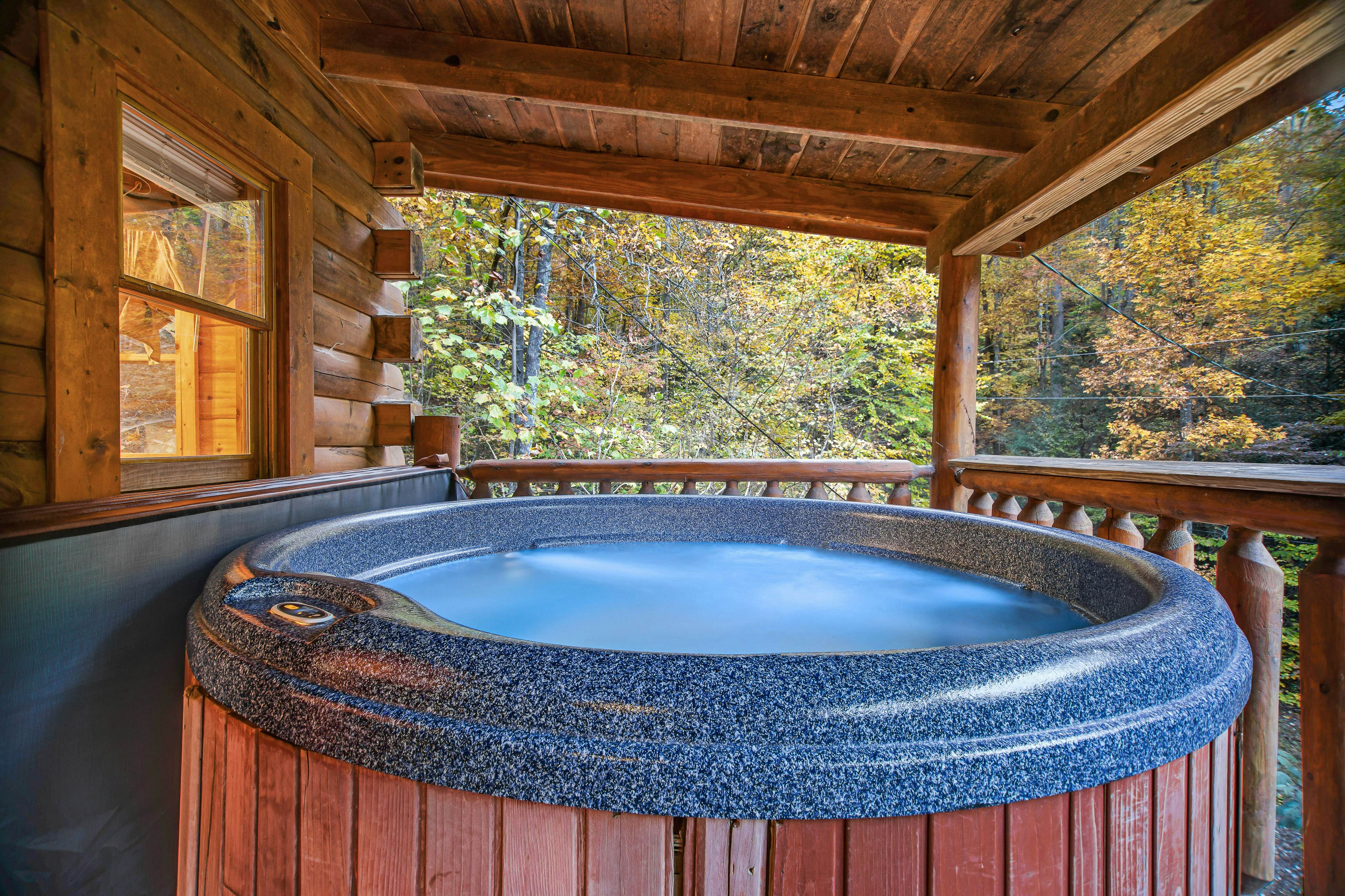 Dog-friendly cabin with private hot tub, & free attraction tickets