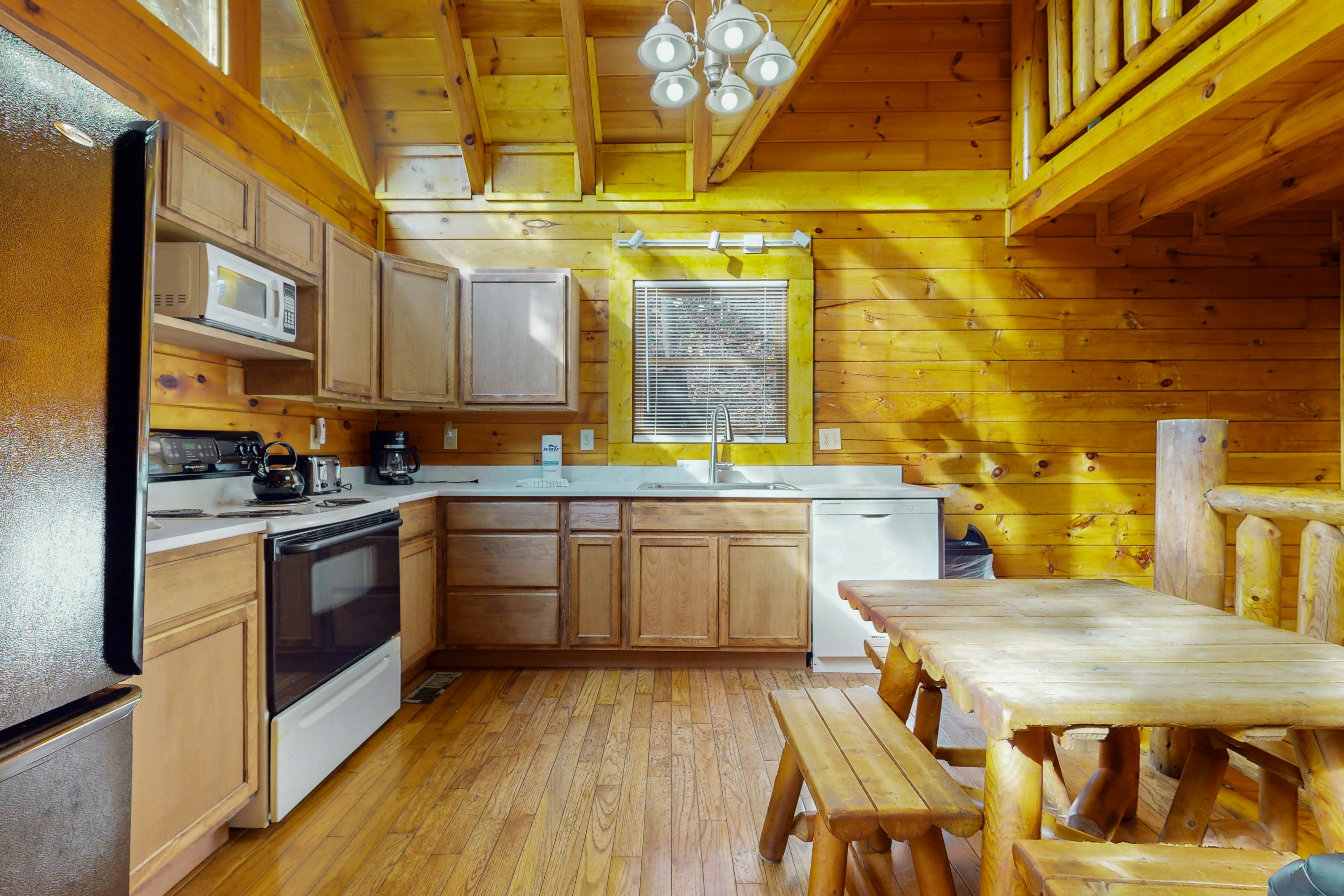 Dog-friendly cabin with private hot tub, & free attraction tickets