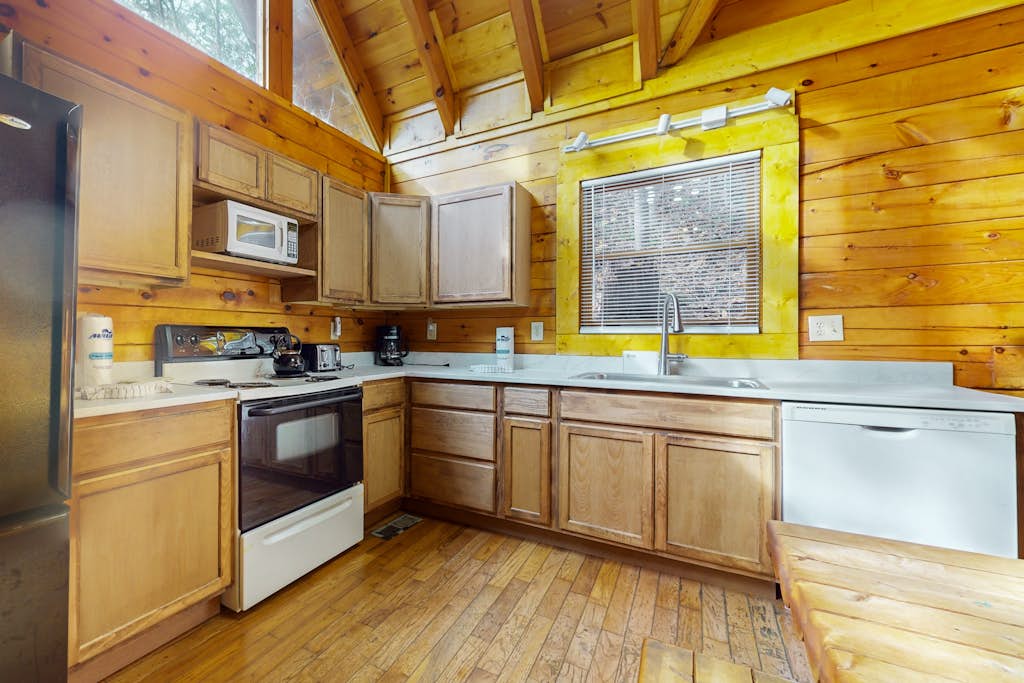 Dog Welcome Cabin, Sleeps 6, Hot Tub, Woodland Views