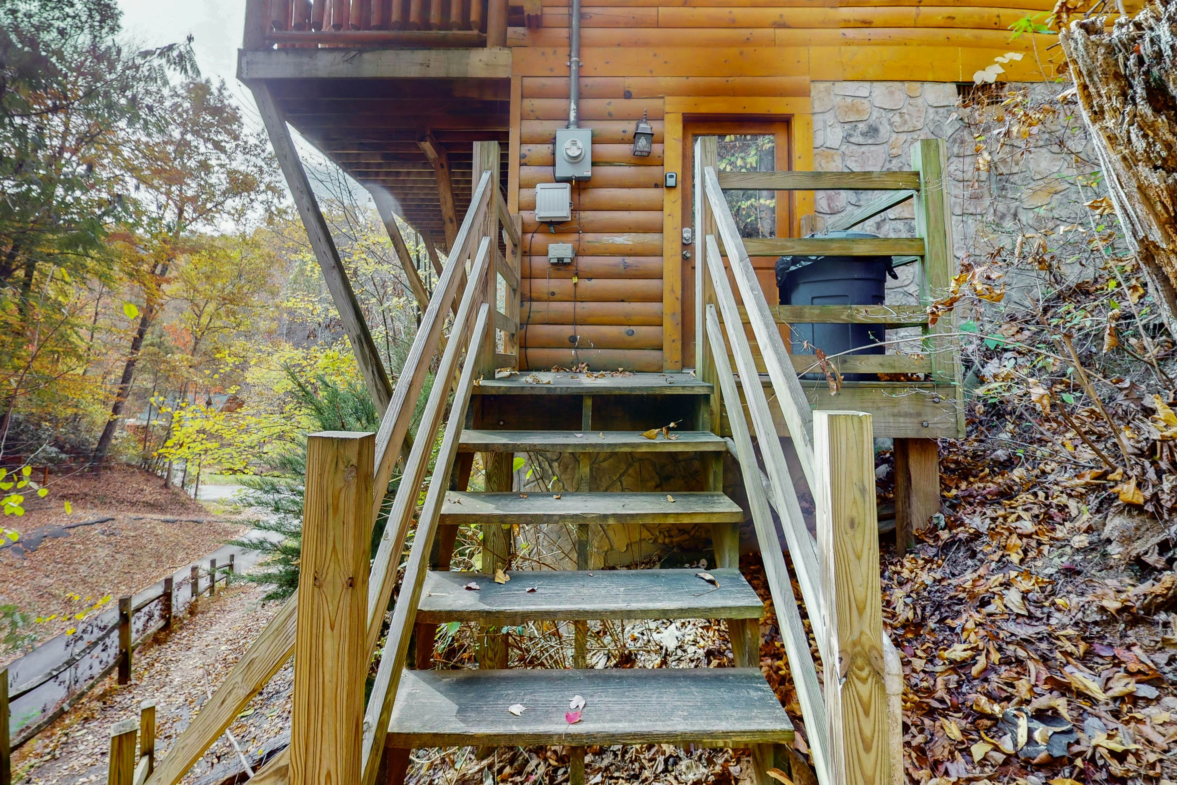 Dog-friendly cabin with private hot tub, & free attraction tickets